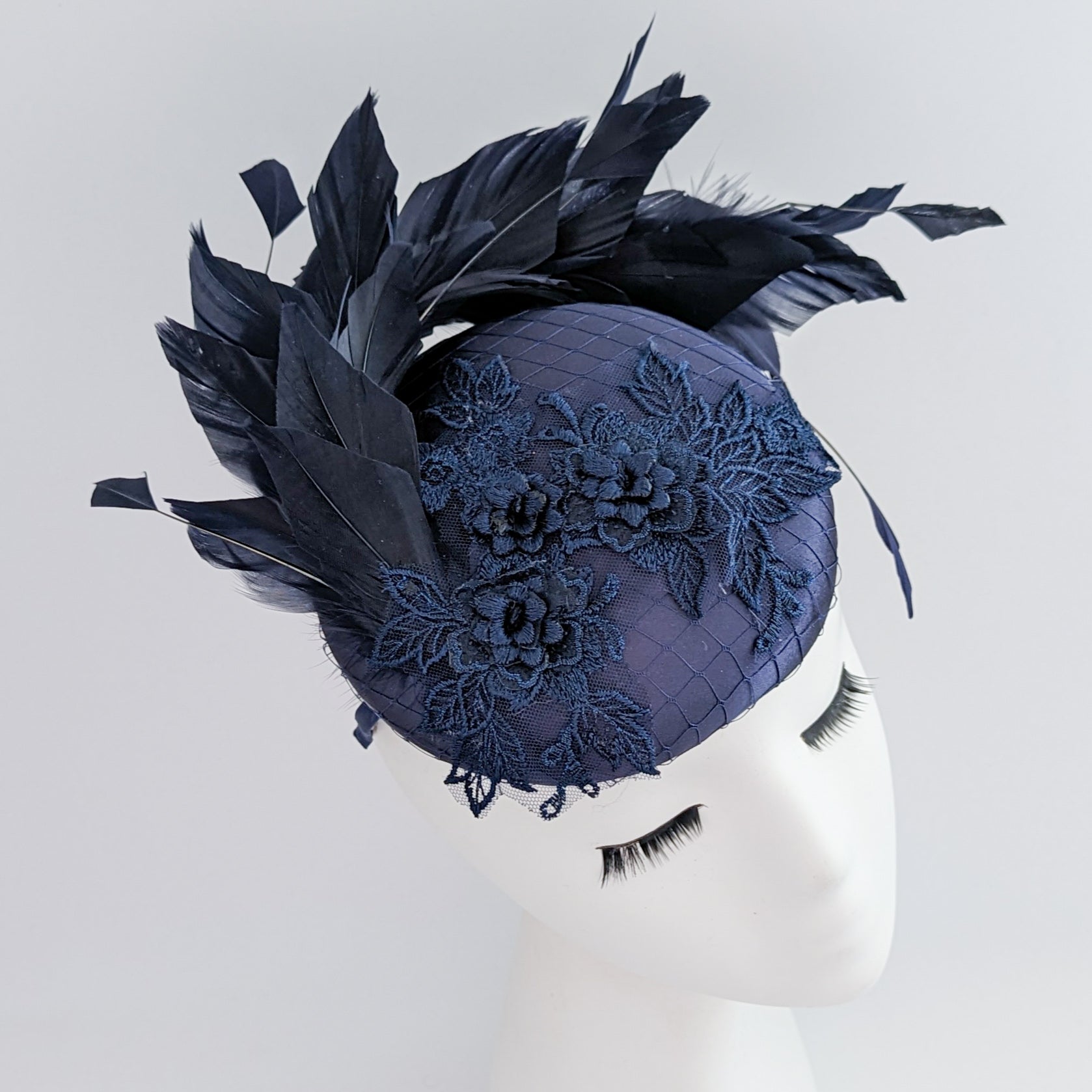 Navy blue feather lace satin fascinator hat Navy blue feather lace satin fascinator hat