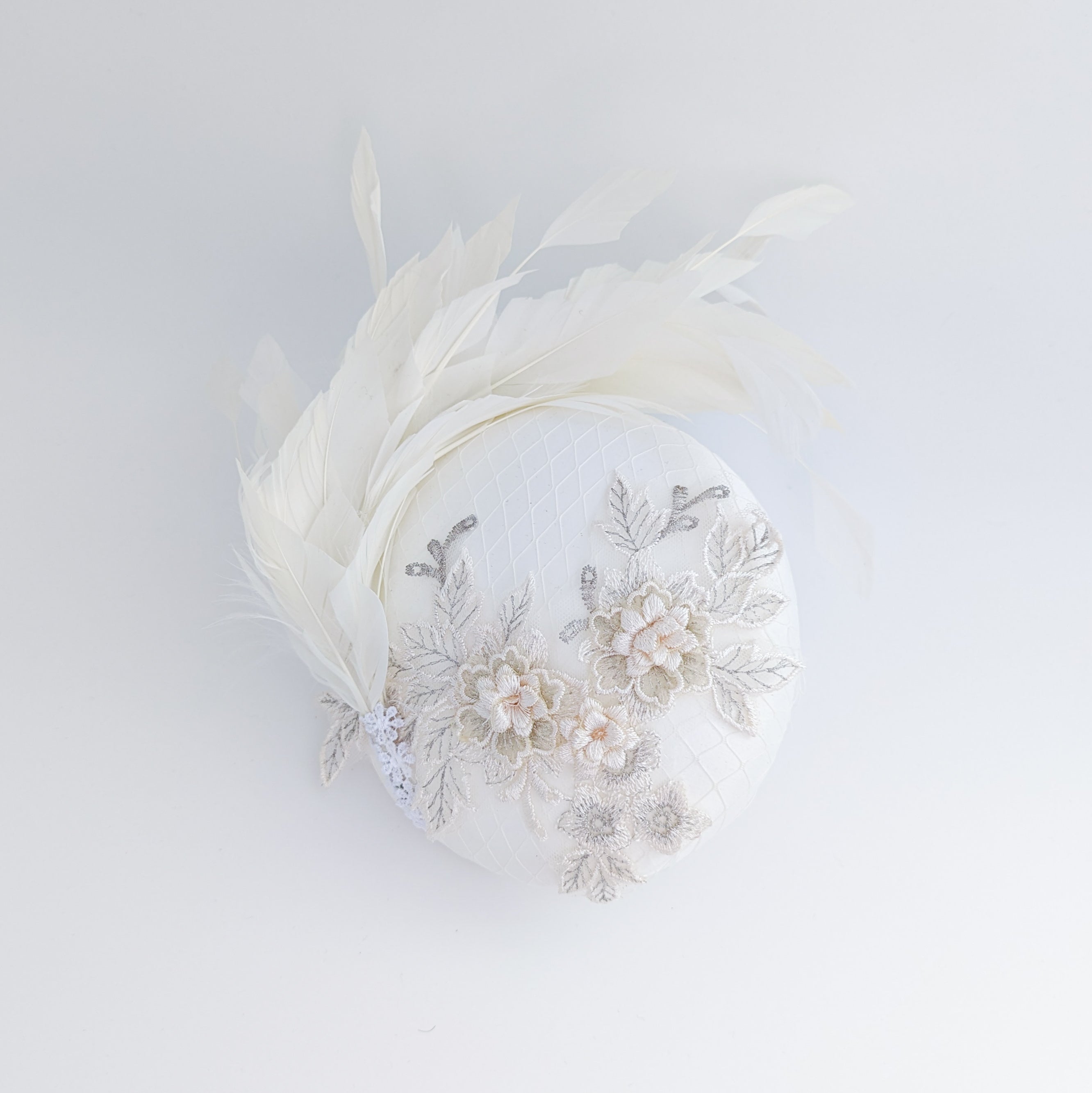 Cream feather lace satin fascinator hat Cream feather lace satin fascinator hat