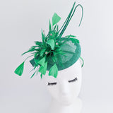 Cappello fascinator con piume di cristallo verde Cappello fascinator con piume di cristallo verde