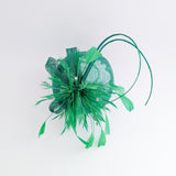 Cappello fascinator con piume di cristallo verde Cappello fascinator con piume di cristallo verde