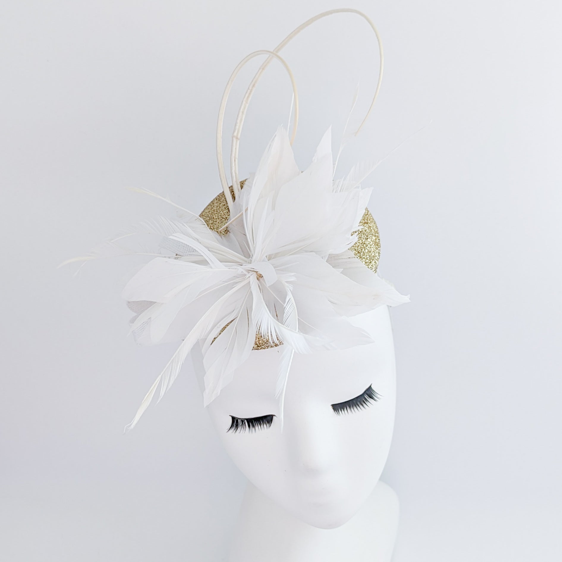 Gold glitter feather fascinator hat Gold glitter feather fascinator hat