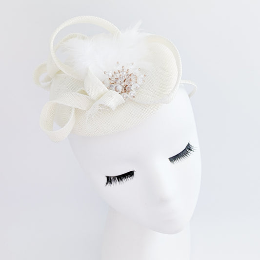 Cappello fascinator di piume di cristallo crema