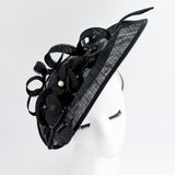 Cappello fascinator con piattino di fiori di pizzo nero grande Cappello fascinator con piattino di fiori di pizzo nero grande