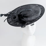 Cappello fascinator in piuma a disco grande nero Cappello fascinator in piuma a disco grande nero