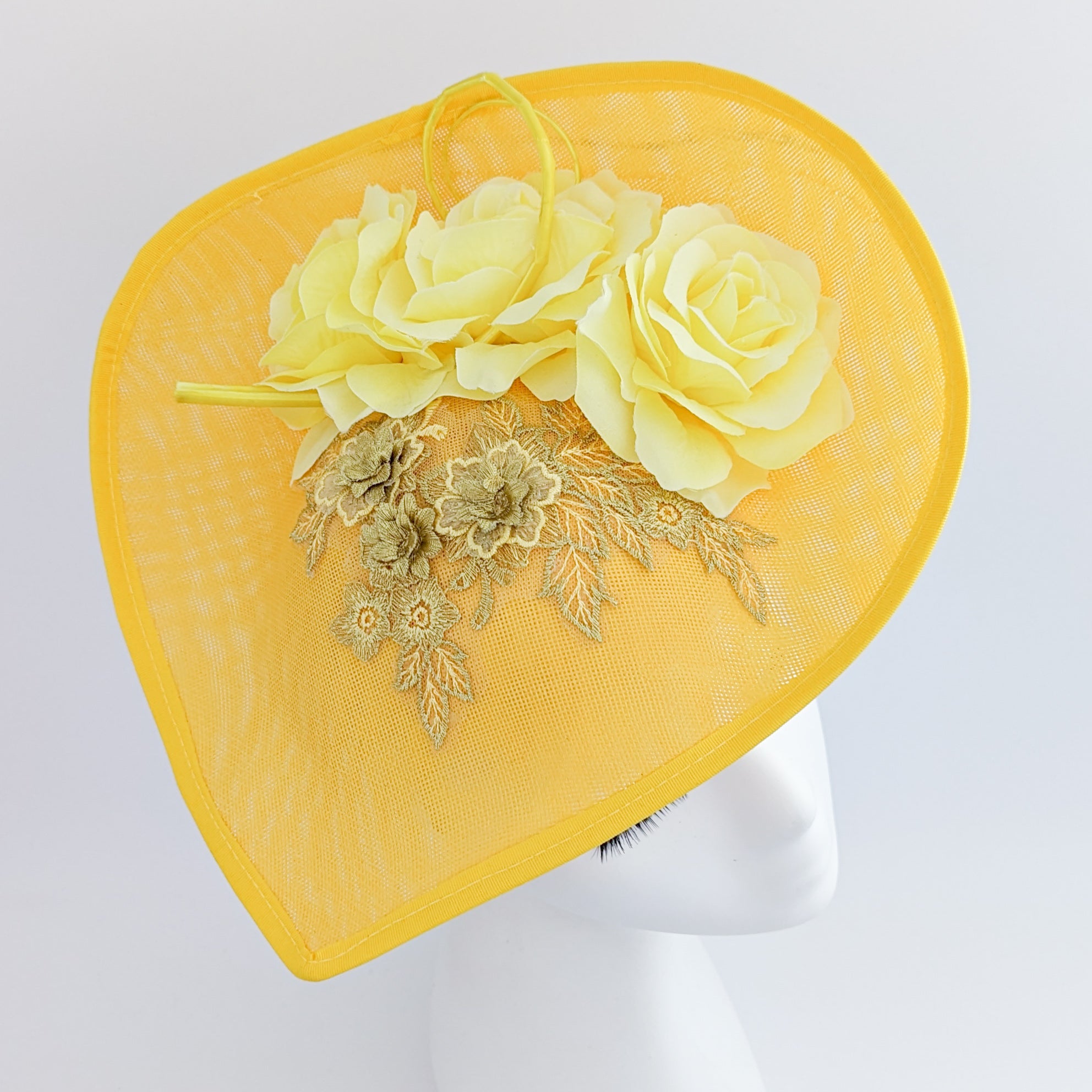 Cappello fascinator fiore rosa a goccia grande giallo Cappello fascinator fiore rosa a goccia grande giallo