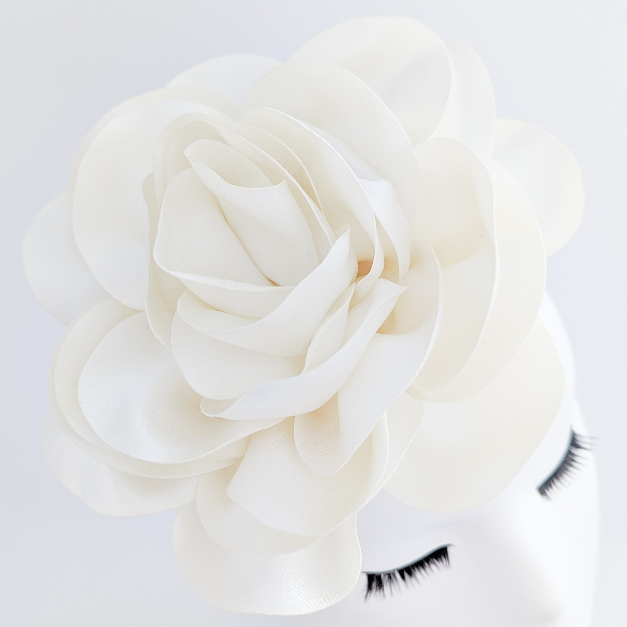 Large cream satin rose fascinator hat Large cream satin rose fascinator hat