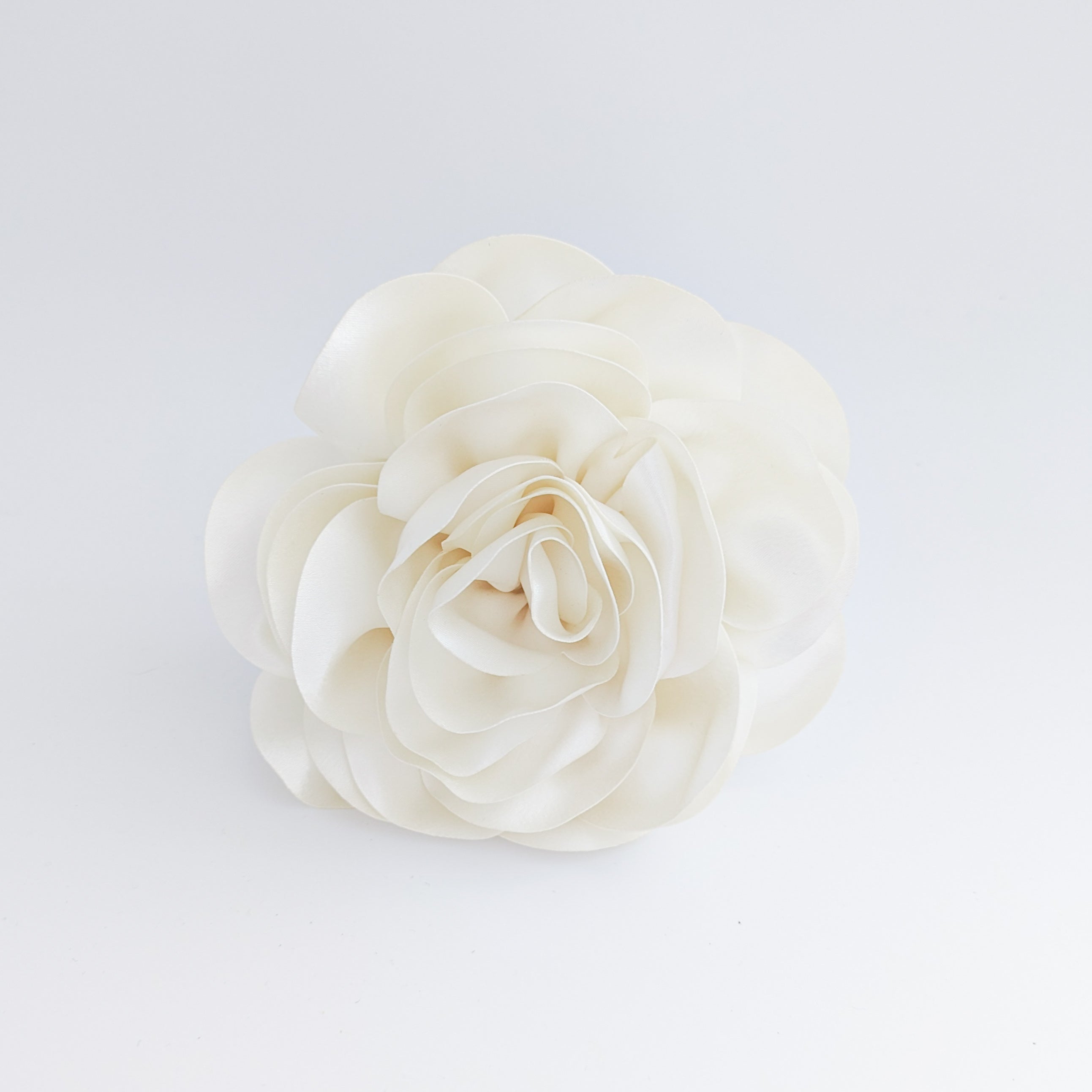 Large cream satin rose fascinator hat Large cream satin rose fascinator hat