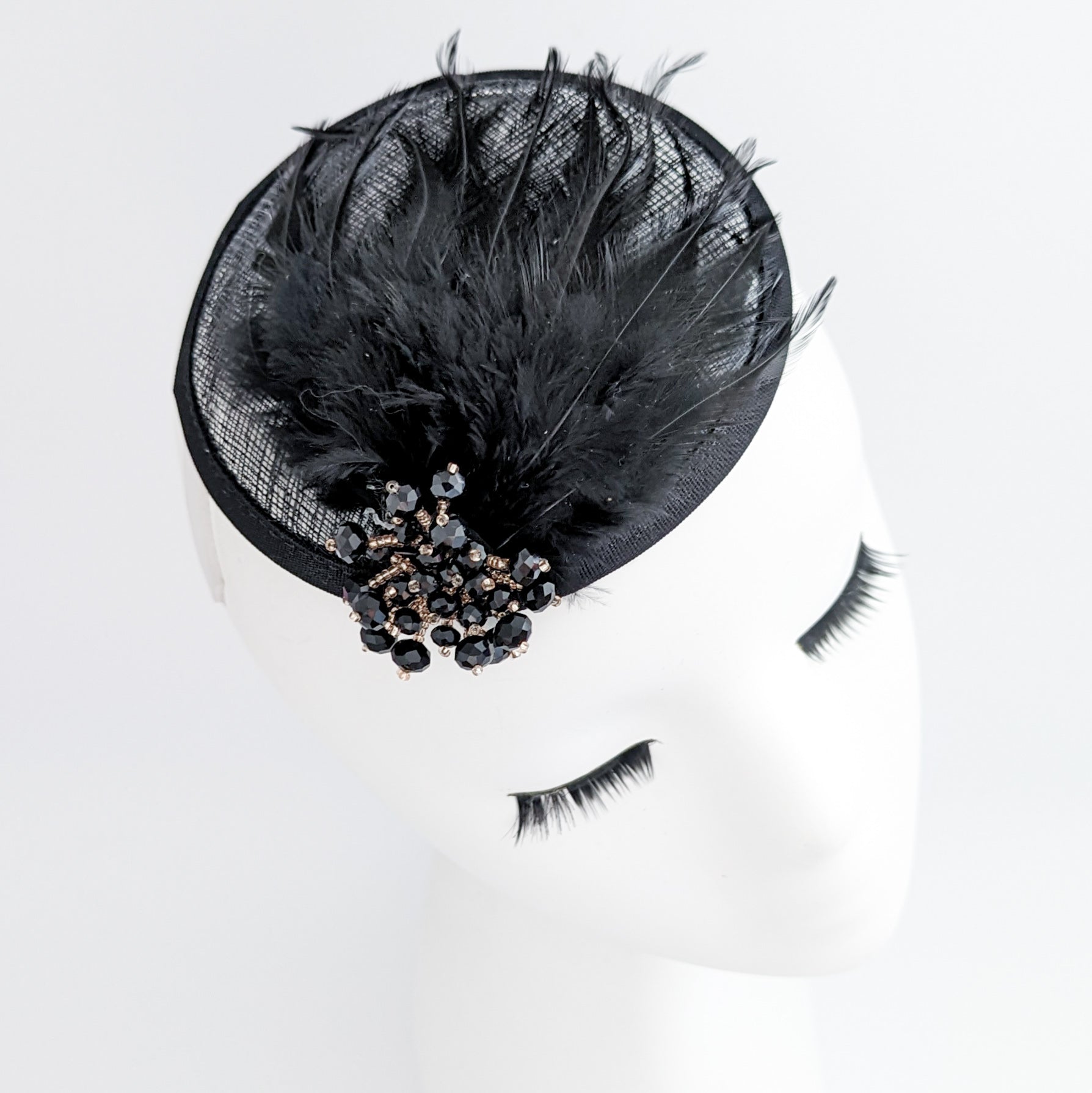Cappelli da sposa fascinator con piume di cristallo nero uk Cappelli da sposa fascinator con piume di cristallo nero uk