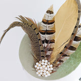 Cappelli da sposa fascinator in raso con piume di fagiano verde bottiglia uk Cappelli da sposa fascinator in raso con piume di fagiano verde bottiglia uk