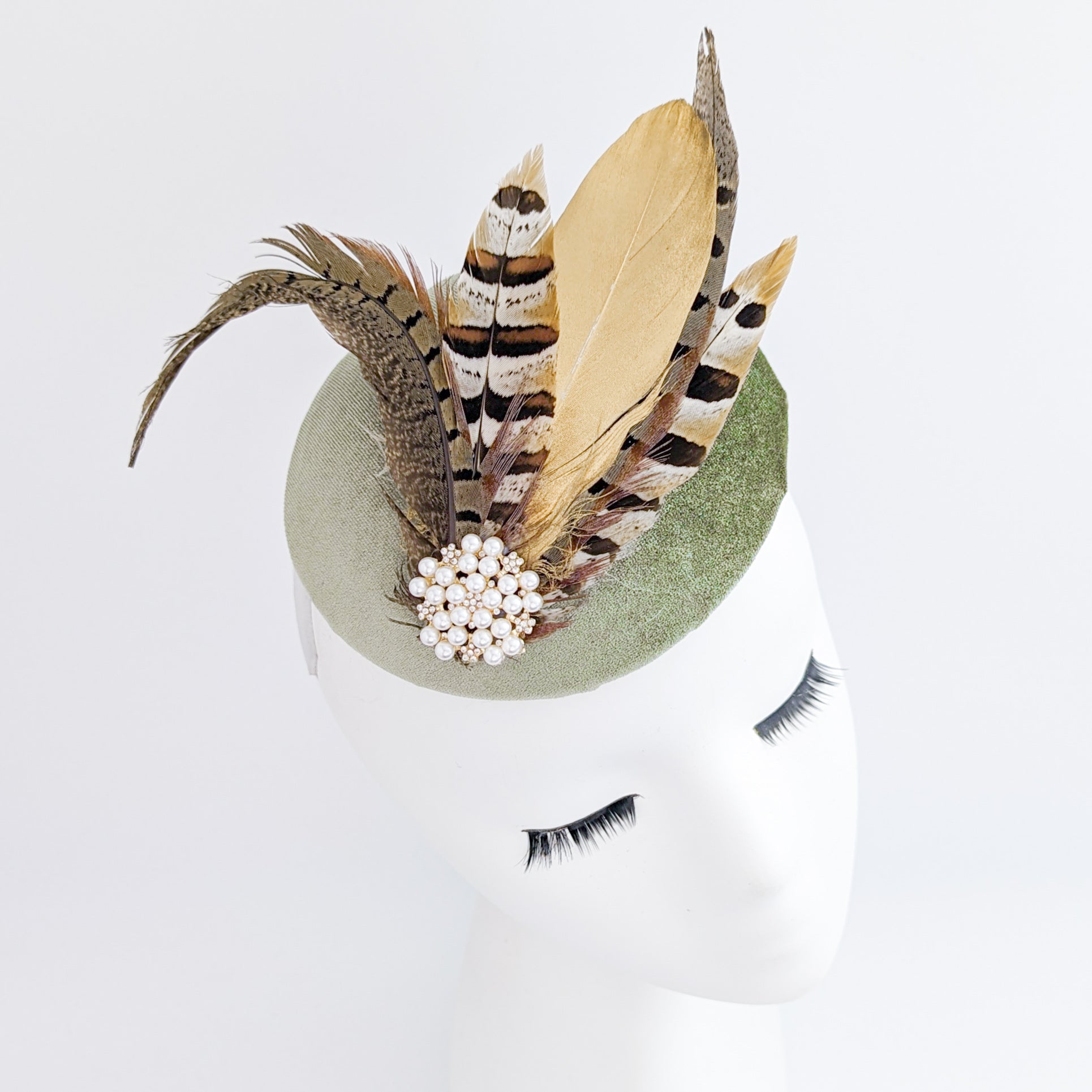 Cappelli da sposa fascinator in raso con piume di fagiano verde bottiglia uk Cappelli da sposa fascinator in raso con piume di fagiano verde bottiglia uk