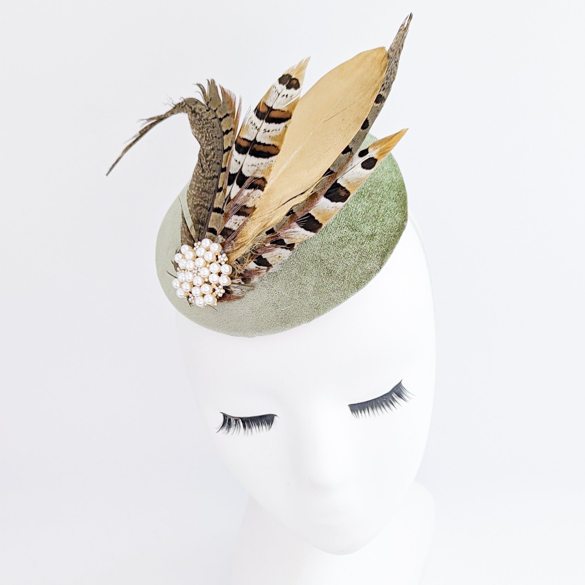 Cappelli da sposa fascinator in raso con piume di fagiano verde bottiglia uk Cappelli da sposa fascinator in raso con piume di fagiano verde bottiglia uk