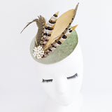 Cappelli da sposa fascinator in raso con piume di fagiano verde bottiglia uk Cappelli da sposa fascinator in raso con piume di fagiano verde bottiglia uk