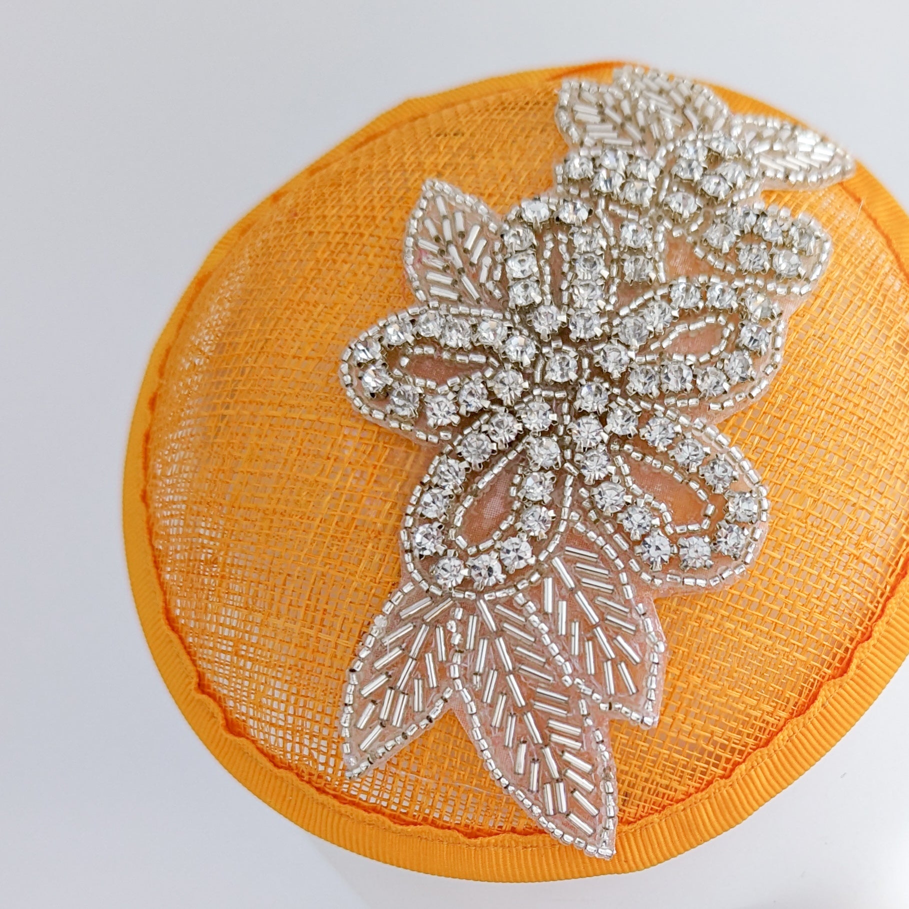 Cappelli da sposa con fascinator piccoli in cristallo arancione uk Cappelli da sposa con fascinator piccoli in cristallo arancione uk