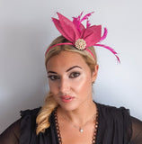Cappello fascinator a ventaglio di petali di piume rosa cipria Cappello fascinator a ventaglio di petali di piume rosa cipria