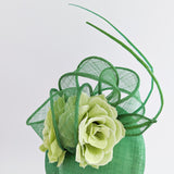 Cappello fascinator in raso di pizzo con piume blu navy Cappello fascinator in raso di pizzo con piume blu navy