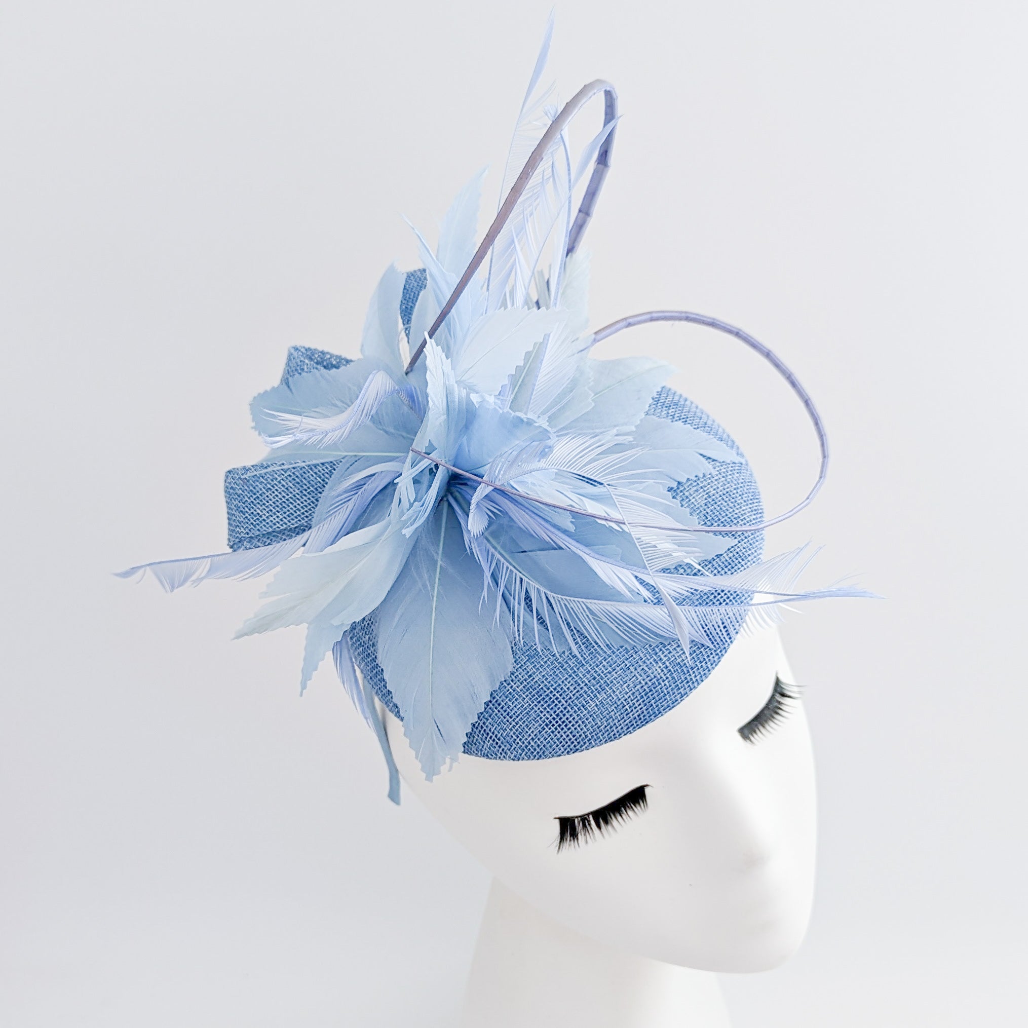 Light cornflower blue feather fascinator hat Light cornflower blue feather fascinator hat