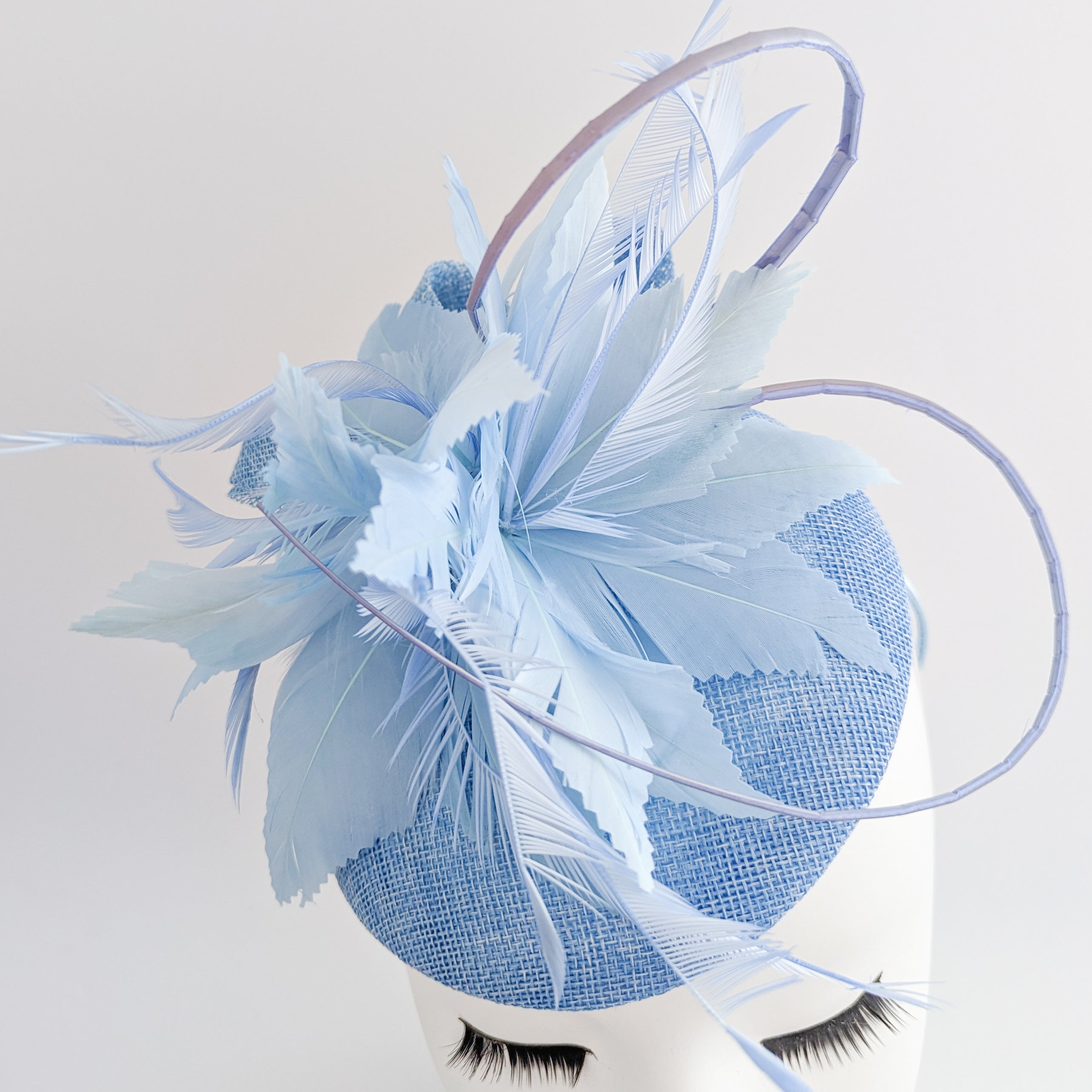 Light cornflower blue feather fascinator hat Light cornflower blue feather fascinator hat