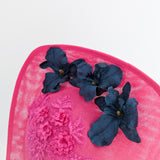 Cappello fucsia a forma di fiore grande a goccia Cappello fucsia a forma di fiore grande a goccia