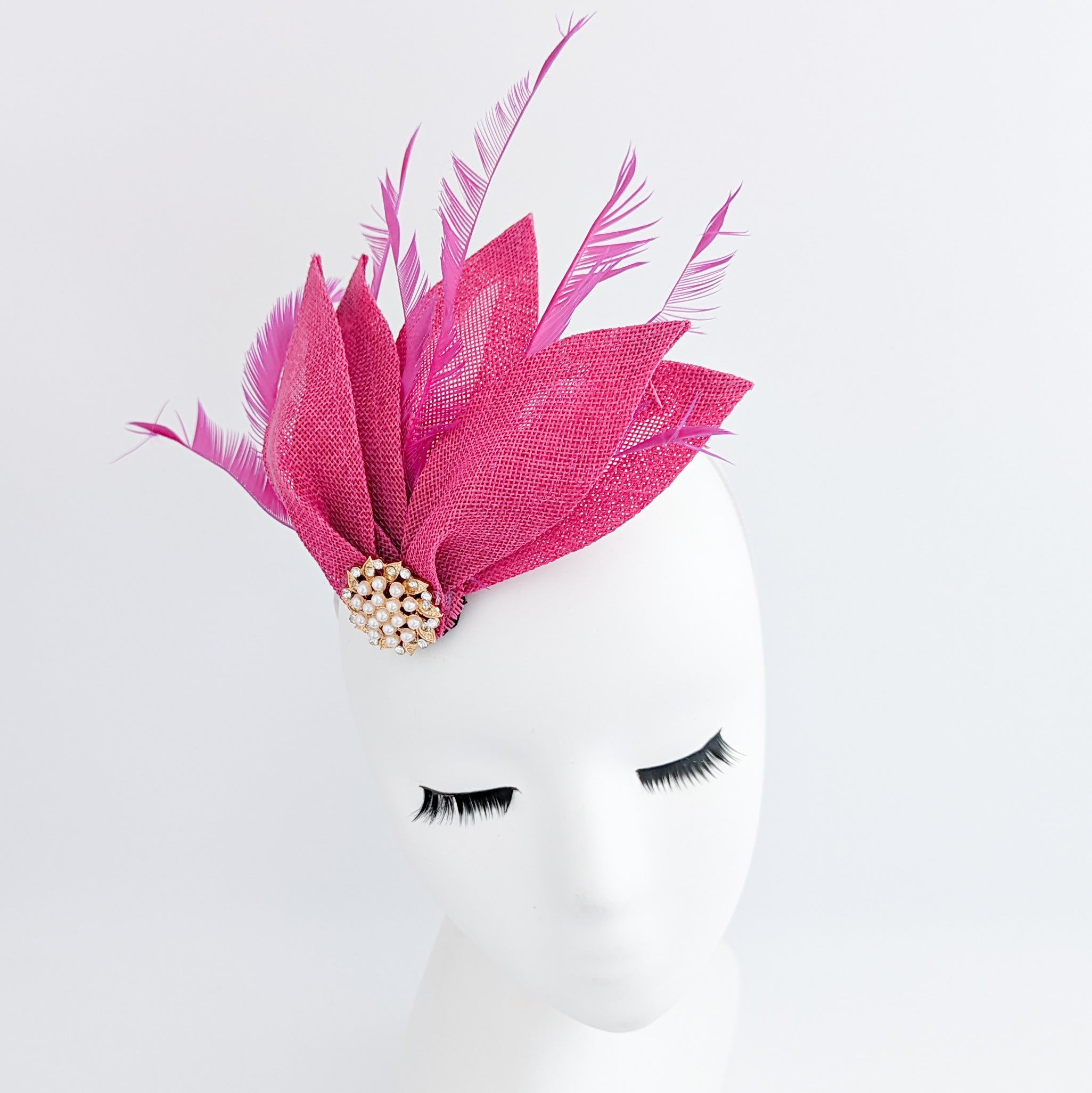 Cappello fascinator a ventaglio di petali di piume rosa cipria Cappello fascinator a ventaglio di petali di piume rosa cipria
