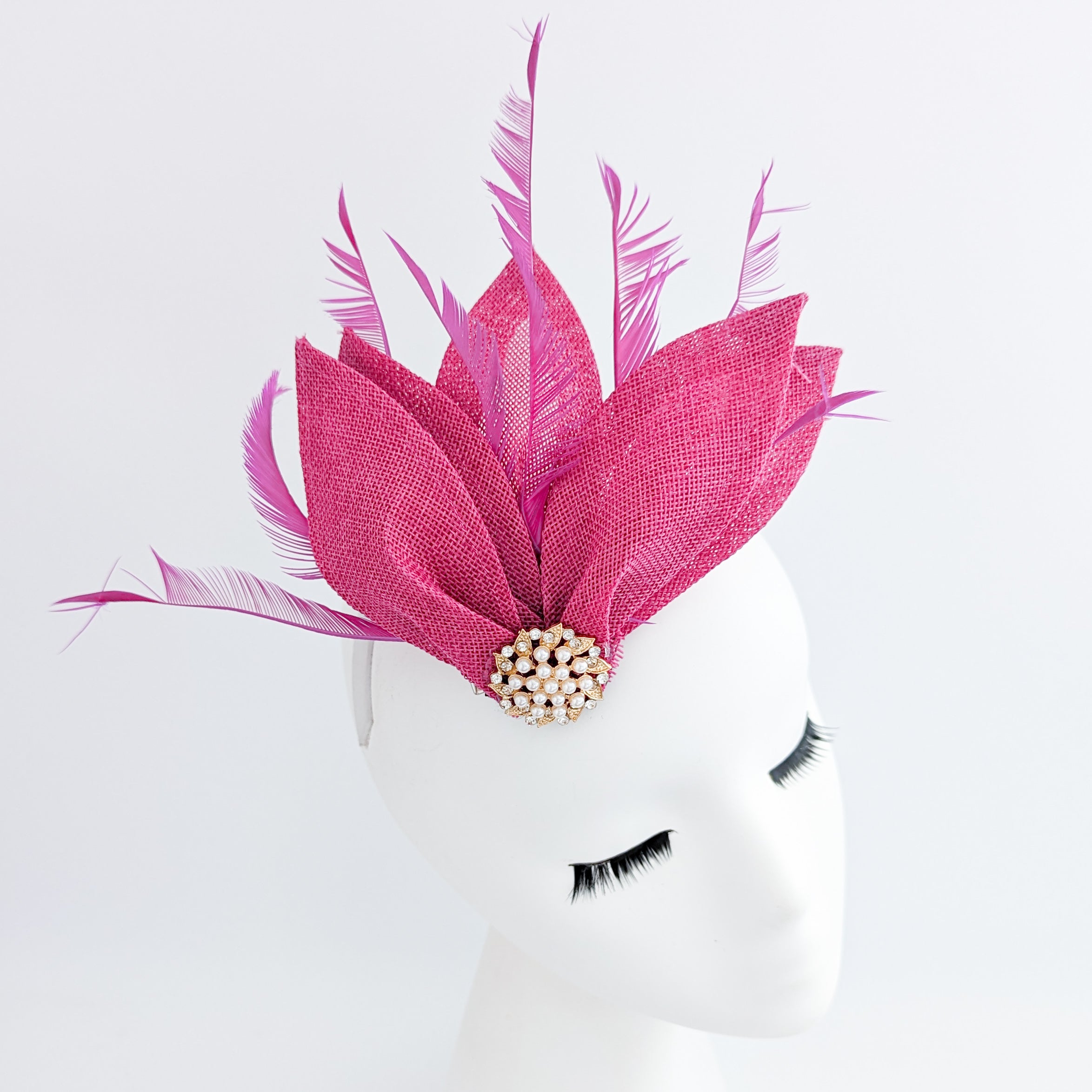 Cappello fascinator a ventaglio di petali di piume rosa cipria Cappello fascinator a ventaglio di petali di piume rosa cipria