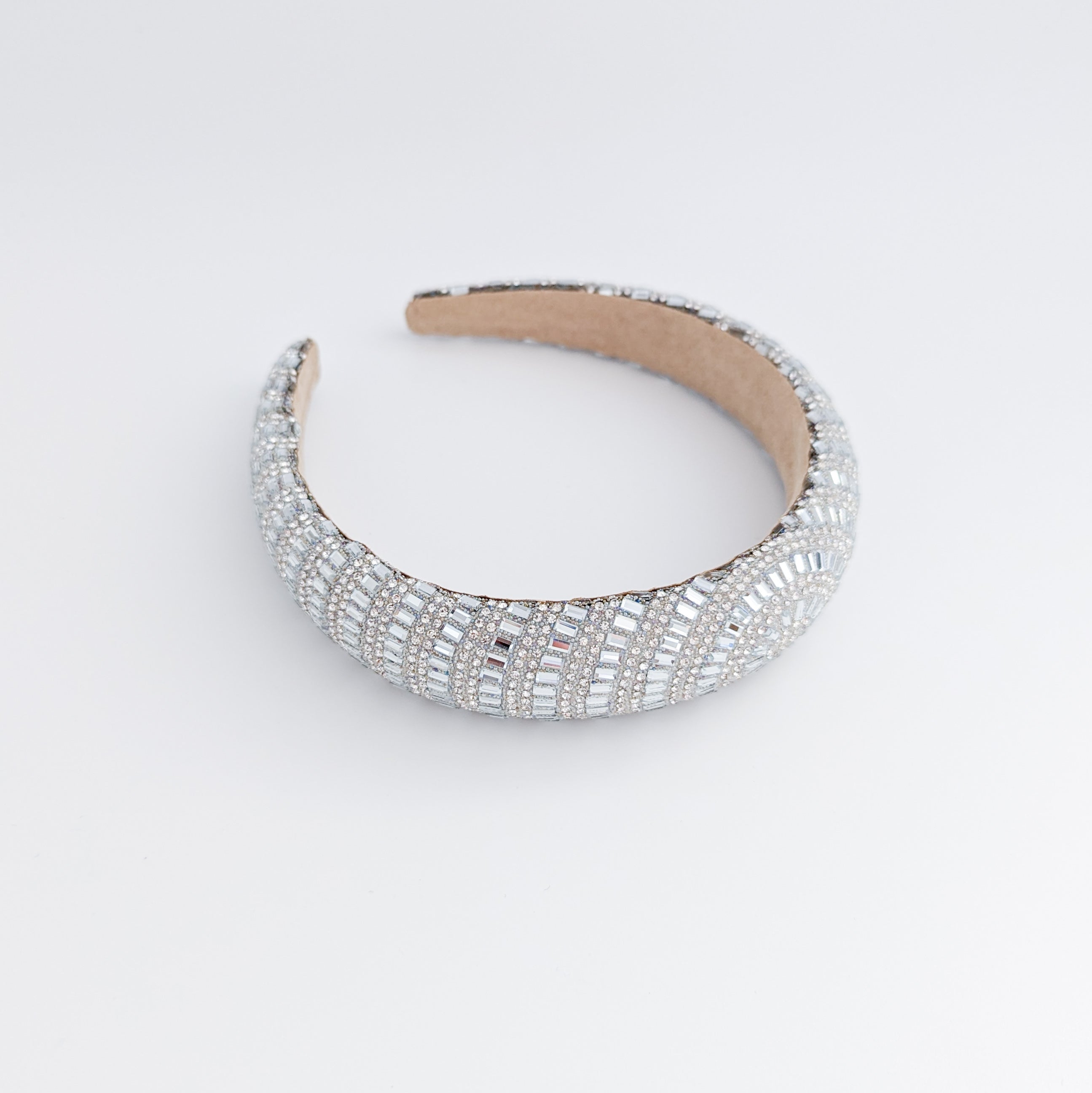 Cappello fascinator di piume di cristallo blu fiordaliso Cappello fascinator di piume di cristallo blu fiordaliso