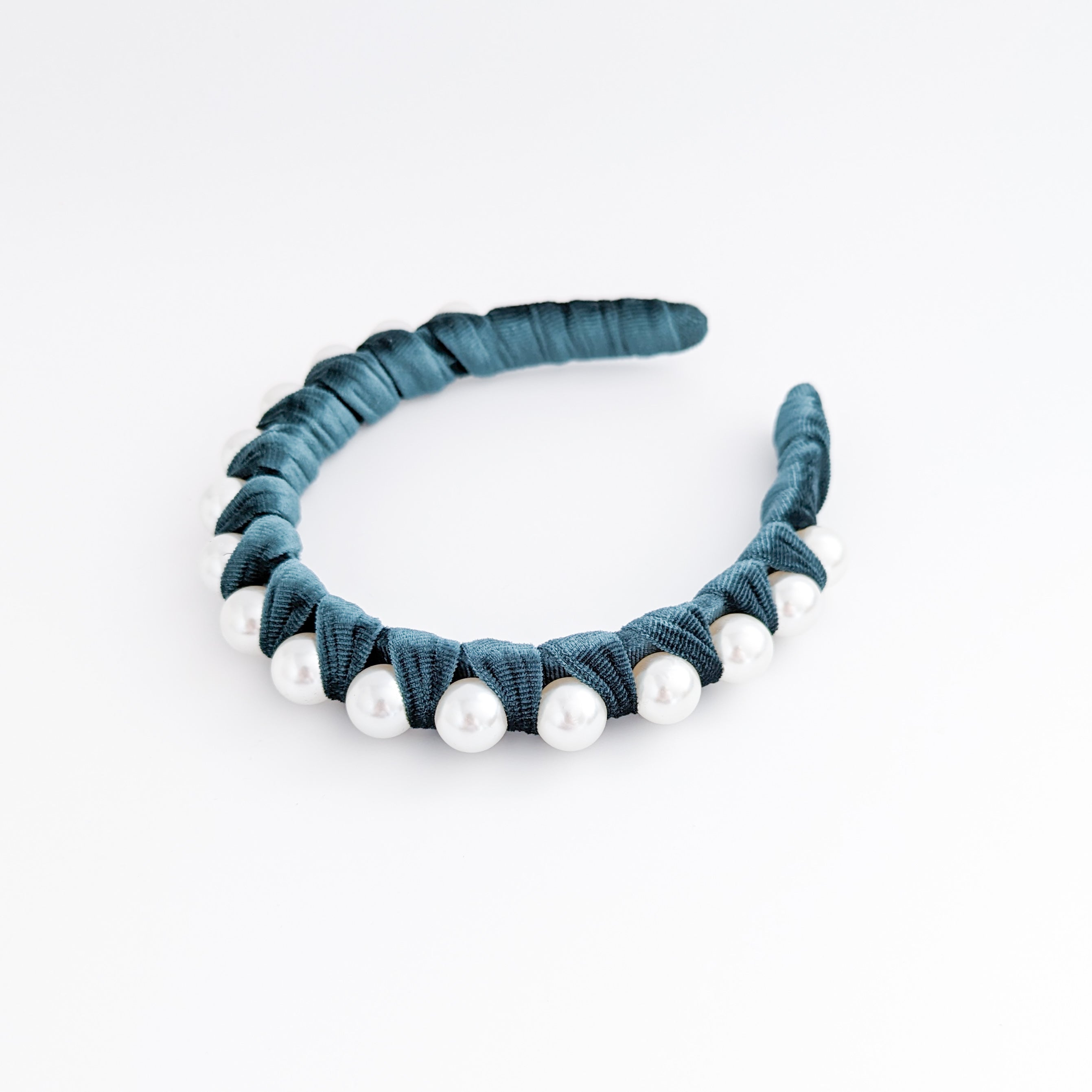 Cappello fascinator di piume di cristallo blu fiordaliso Cappello fascinator di piume di cristallo blu fiordaliso