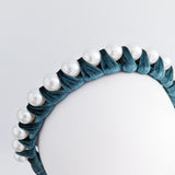 Cappello fascinator di piume di cristallo blu fiordaliso Cappello fascinator di piume di cristallo blu fiordaliso