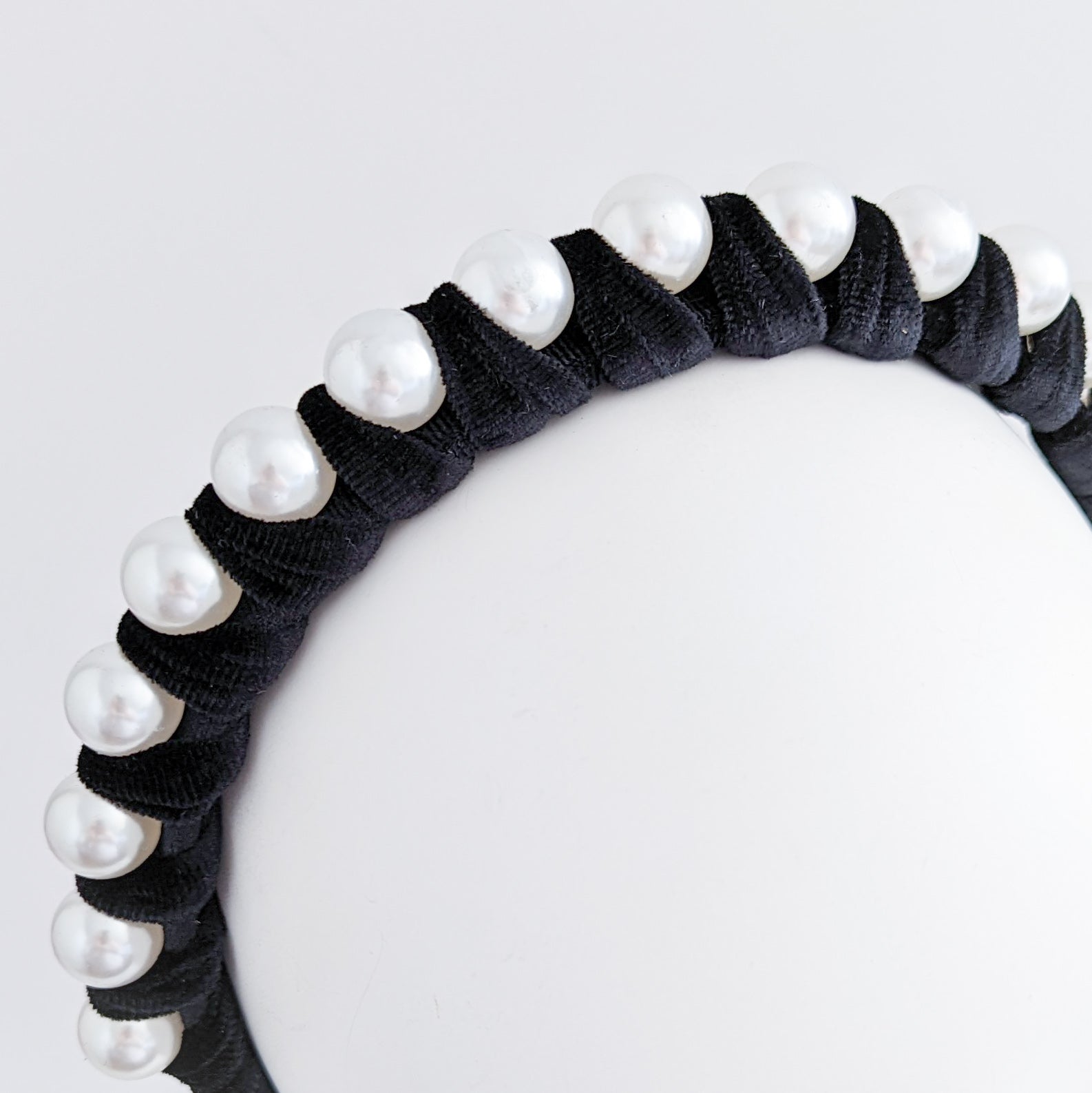 Cappello fascinator di piume di cristallo blu fiordaliso Cappello fascinator di piume di cristallo blu fiordaliso