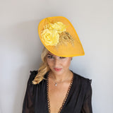 Cappello fascinator fiore rosa a goccia grande giallo Cappello fascinator fiore rosa a goccia grande giallo