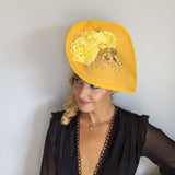 Cappello fascinator fiore rosa a goccia grande giallo Cappello fascinator fiore rosa a goccia grande giallo