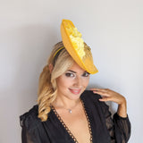 Cappello fascinator fiore rosa a goccia grande giallo Cappello fascinator fiore rosa a goccia grande giallo
