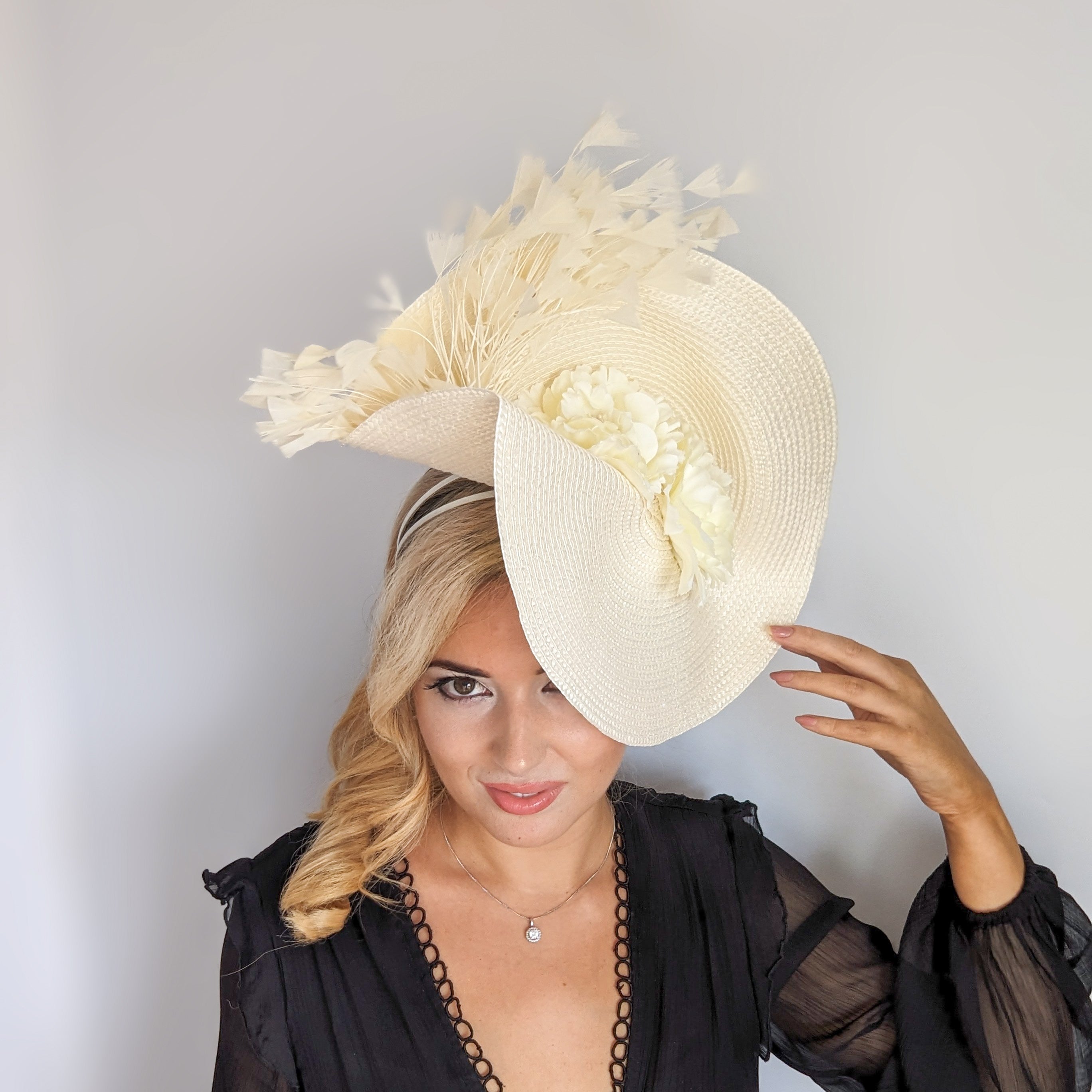 Cream large woven straw flower feather fascinator hat Cream large woven straw flower feather fascinator hat