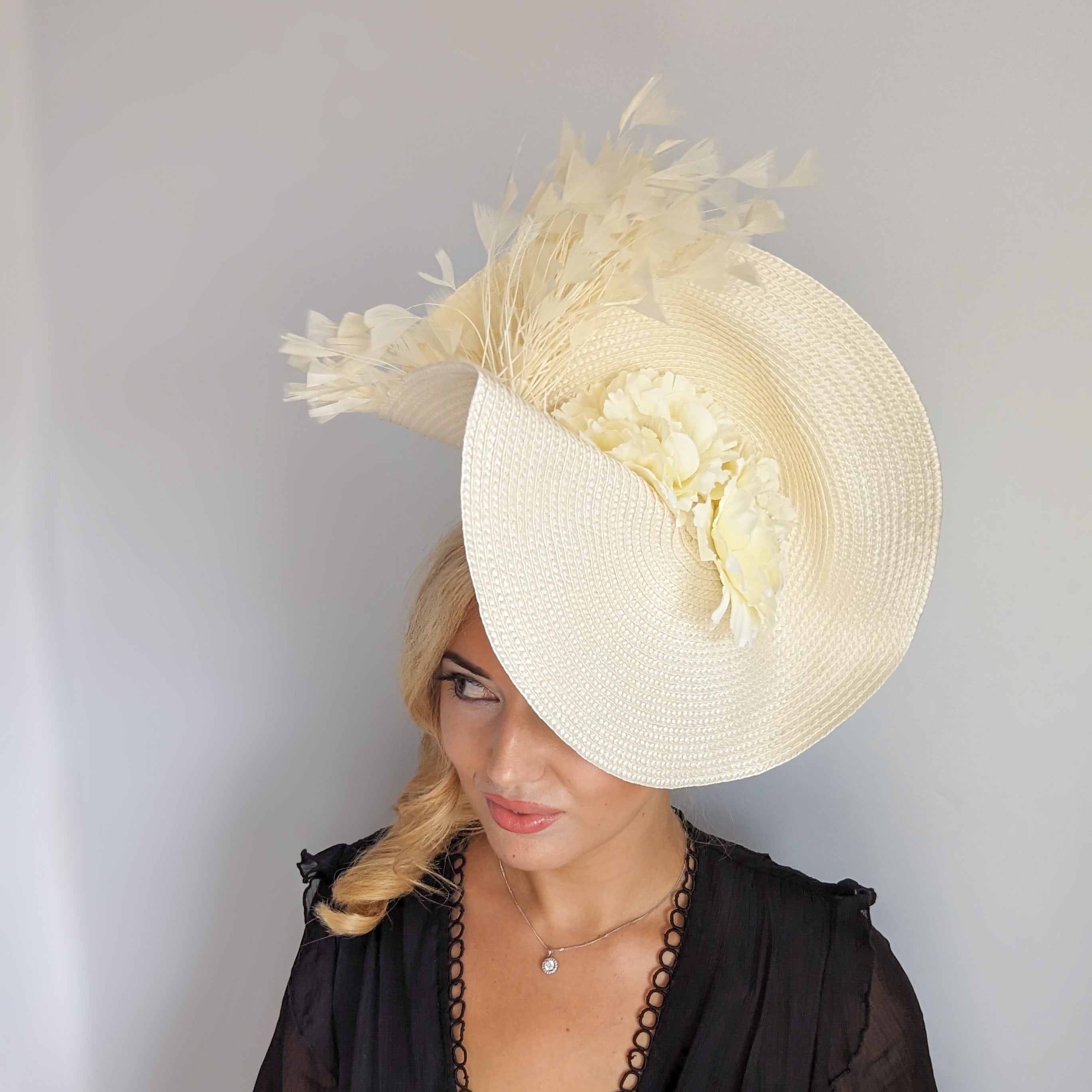 Cream large woven straw flower feather fascinator hat Cream large woven straw flower feather fascinator hat