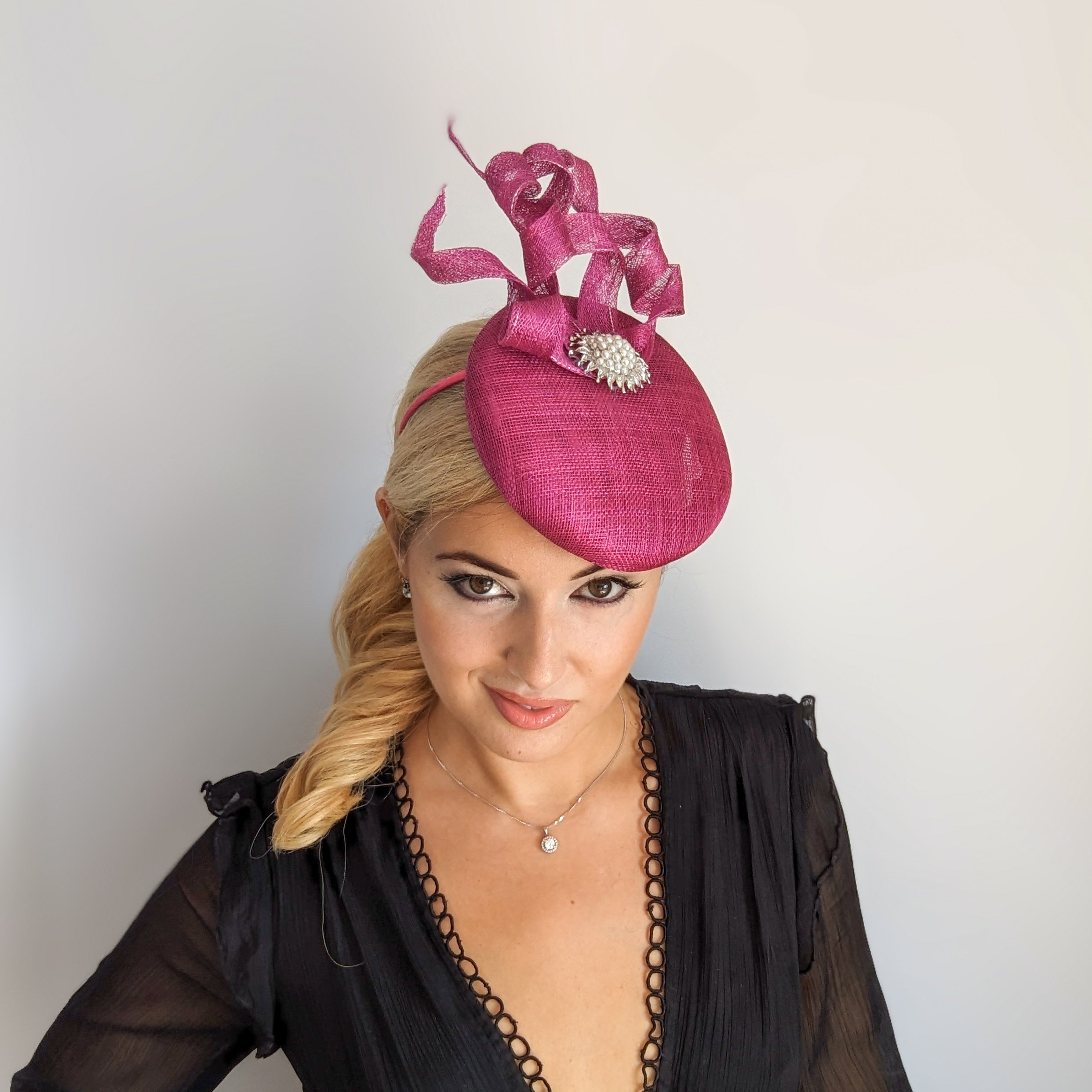 Magenta pink pearl fascinator hat Magenta pink pearl fascinator hat
