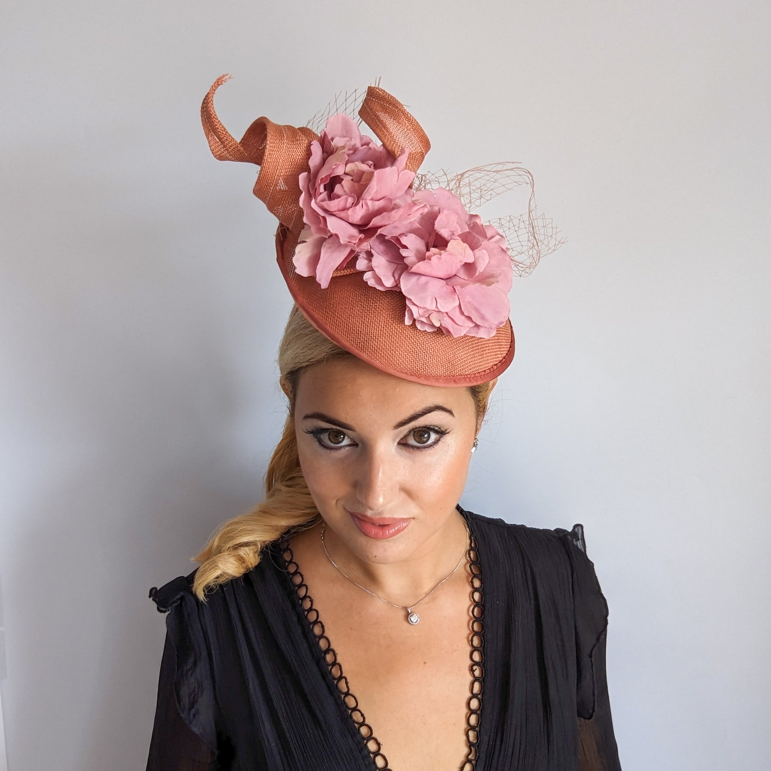 Terracotta dusty blush pink flower fascinator disc saucer hat Terracotta dusty blush pink flower fascinator disc saucer hat