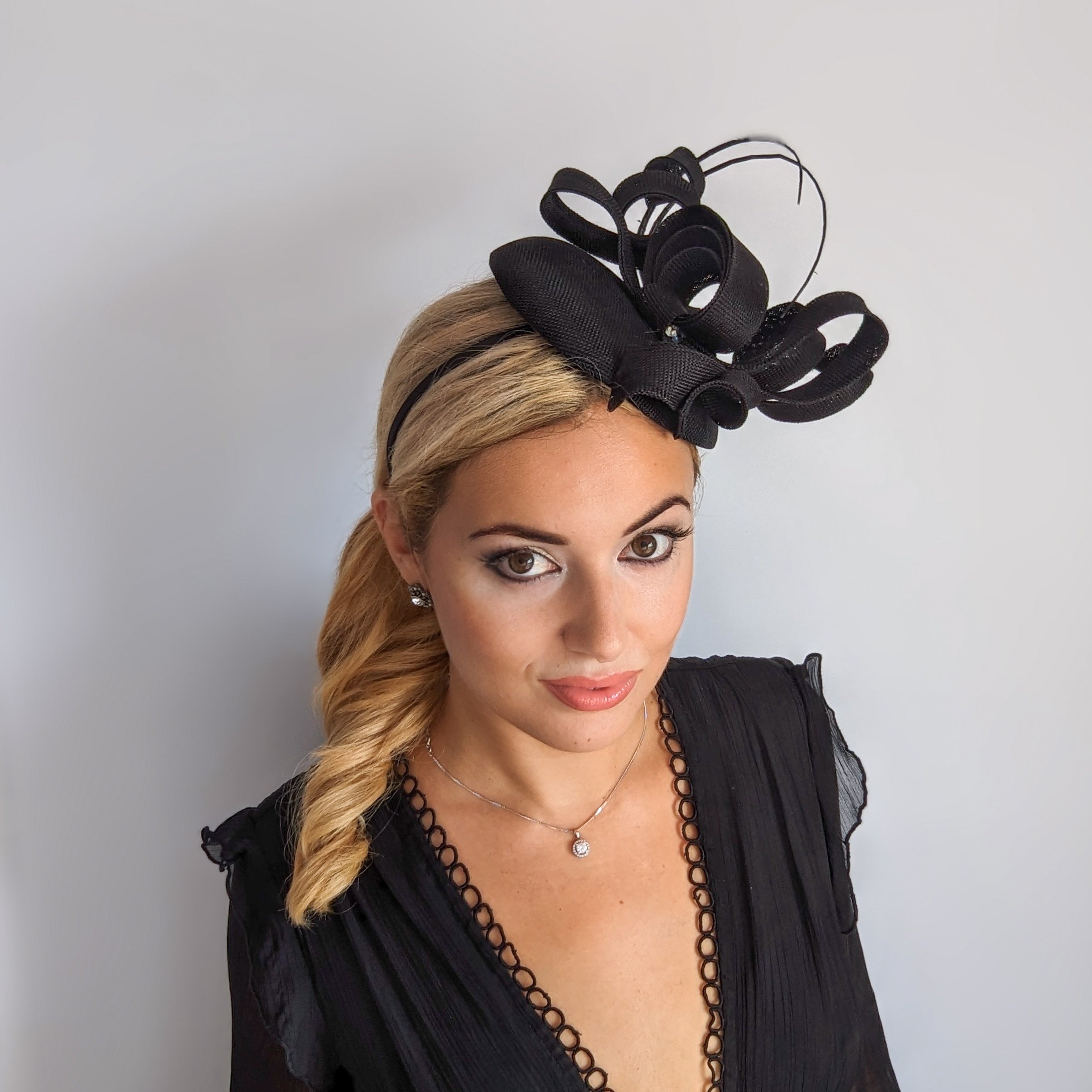 Cappello fascinator ad anello a spirale nero Cappello fascinator ad anello a spirale nero