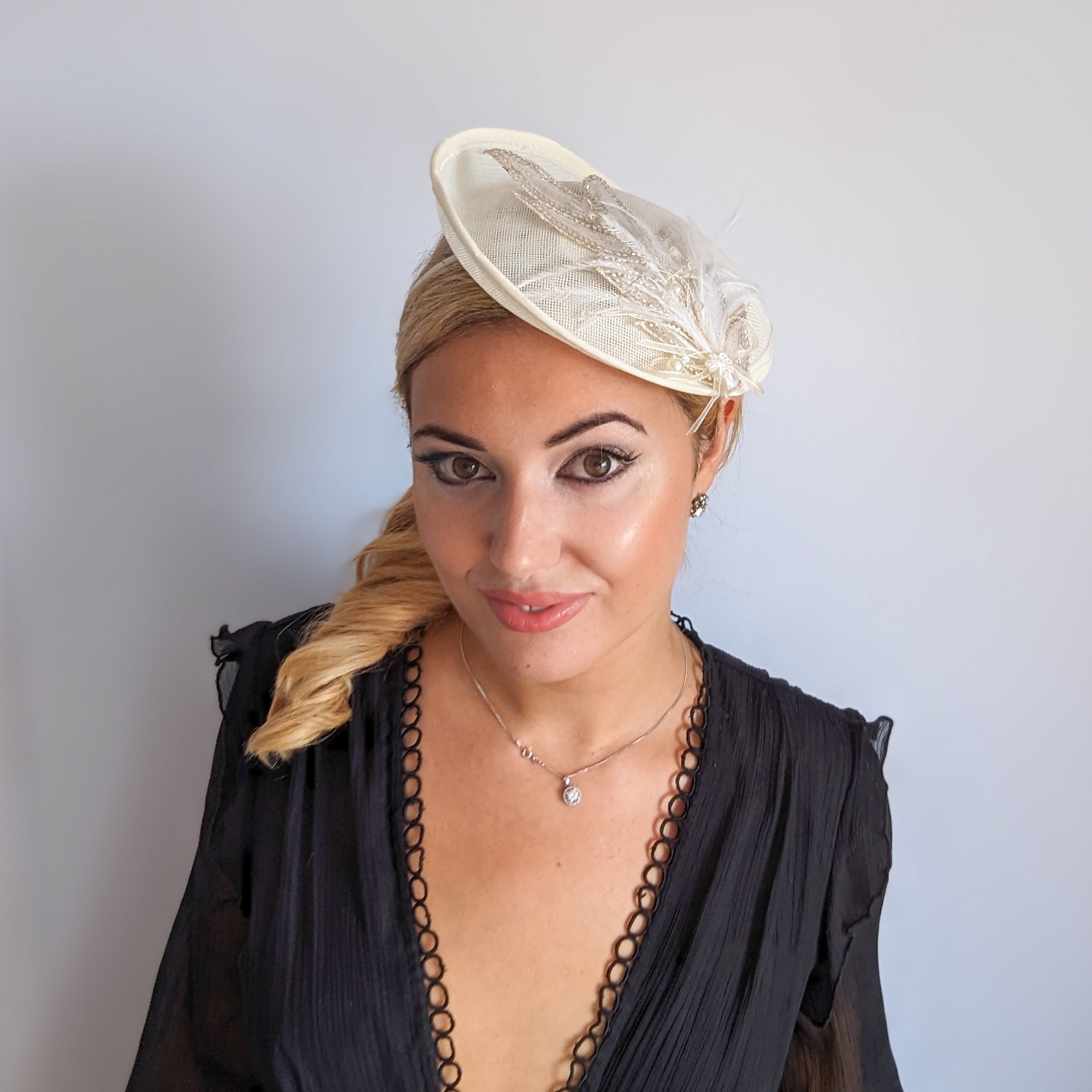 Cream crystal feather disc saucer fascinator hat Cream crystal feather disc saucer fascinator hat