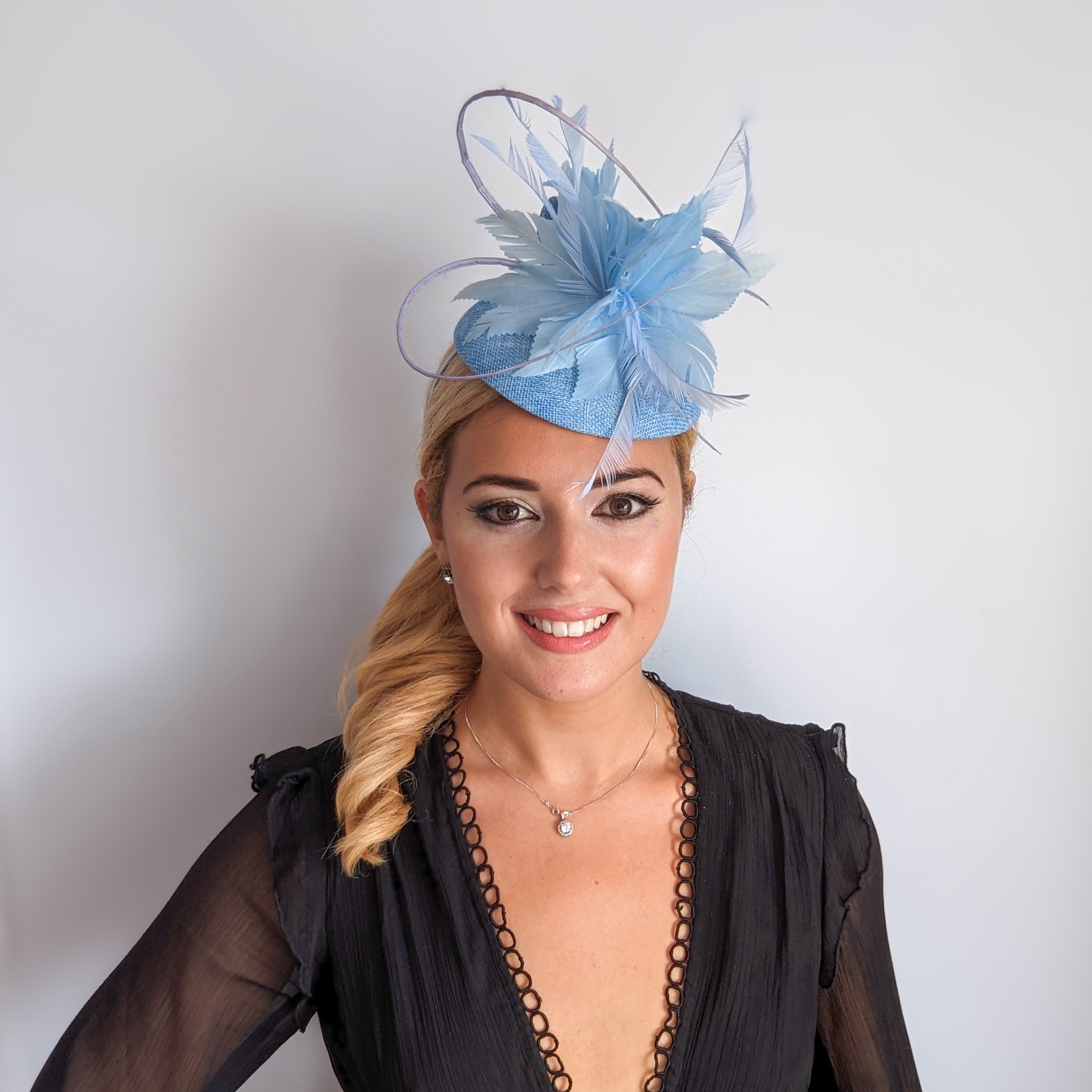 Light cornflower blue feather fascinator hat Light cornflower blue feather fascinator hat