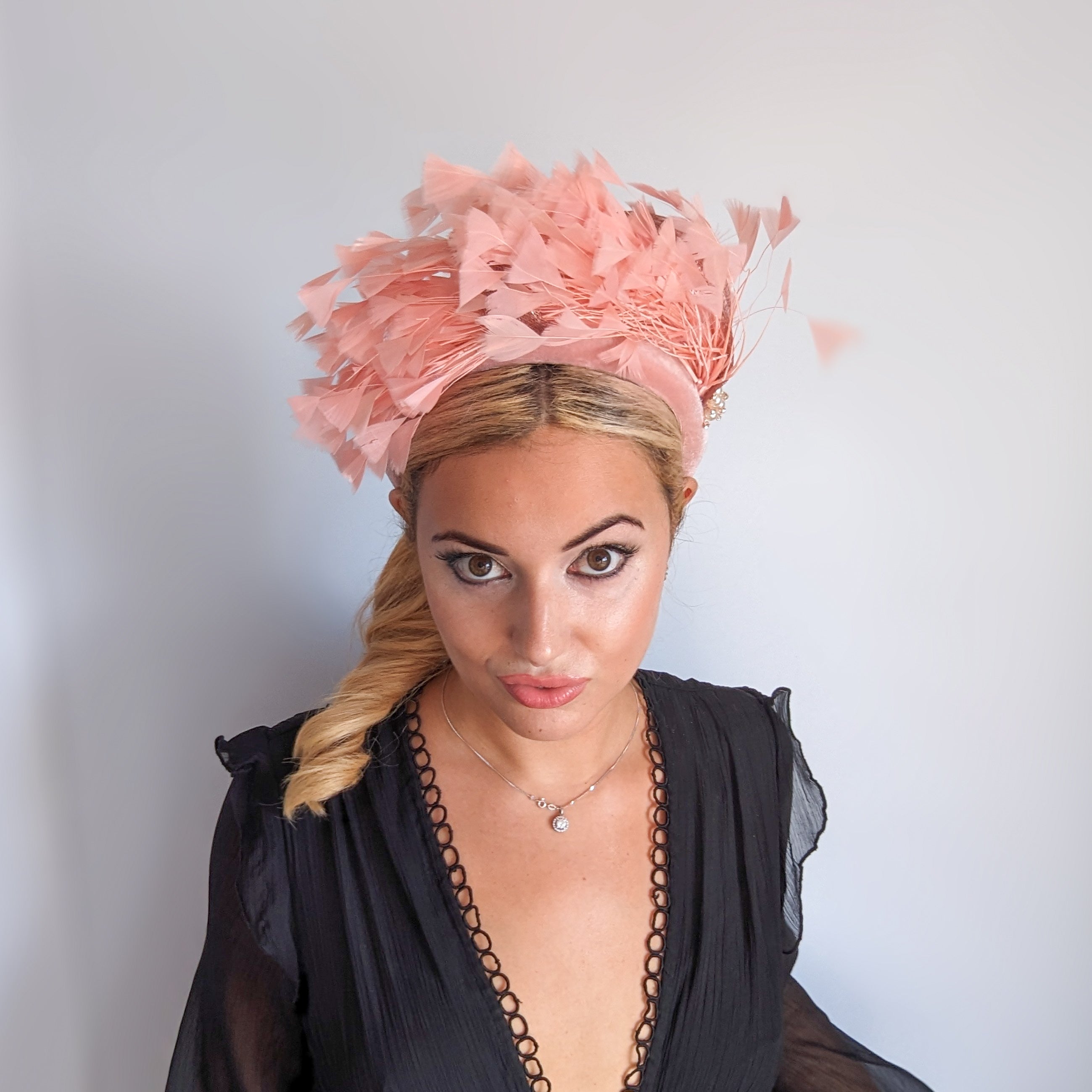 Dusty blush pink feather padded velvet headband fascinator Dusty blush pink feather padded velvet headband fascinator