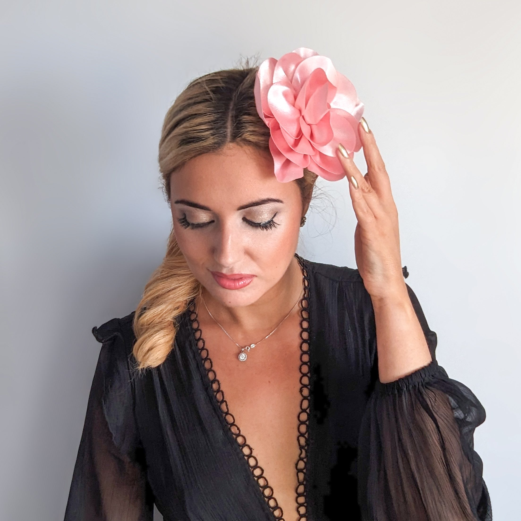 Light pink satin rose fascinator hat Light pink satin rose fascinator hat