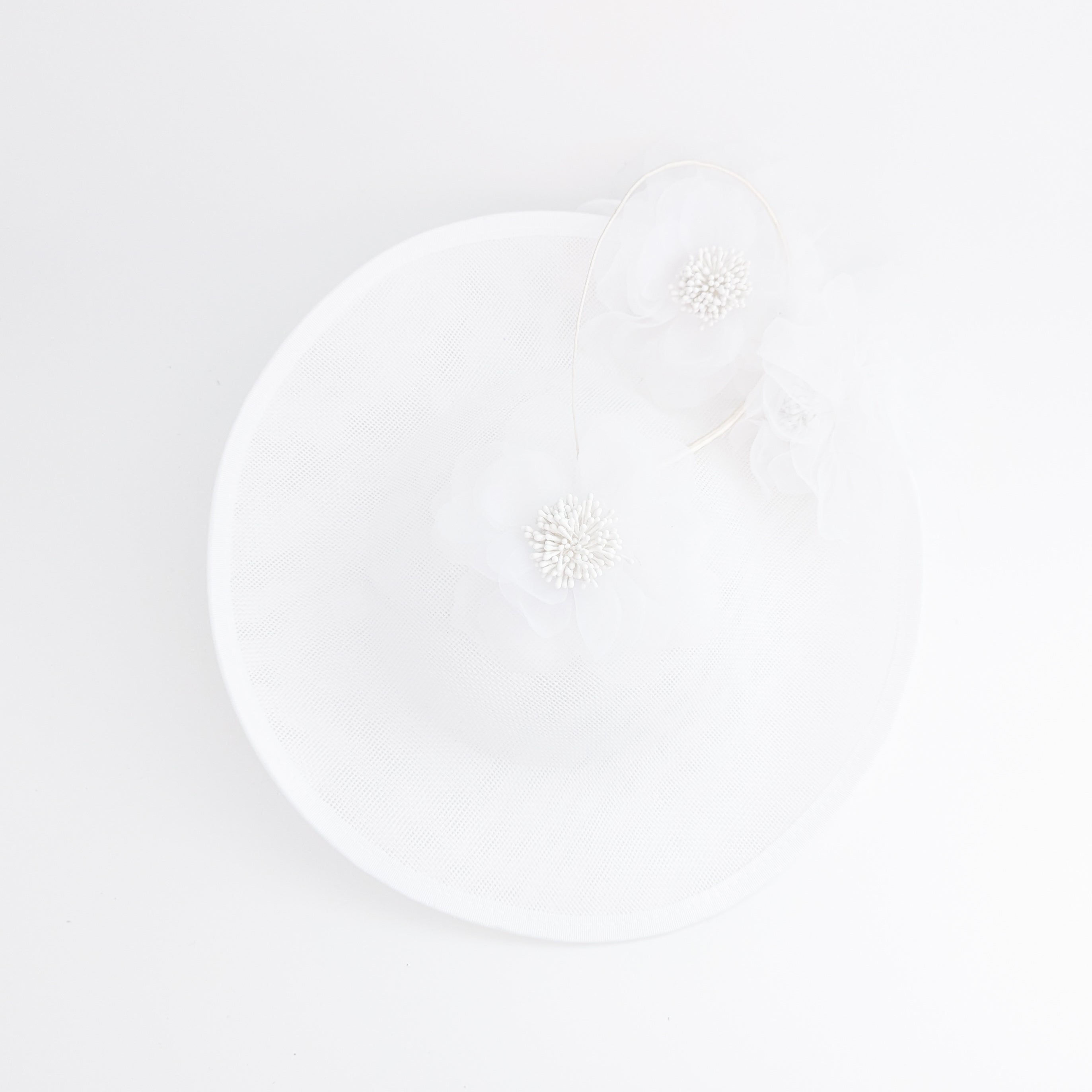 White large flower saucer disc fascinator hat White large flower saucer disc fascinator hat