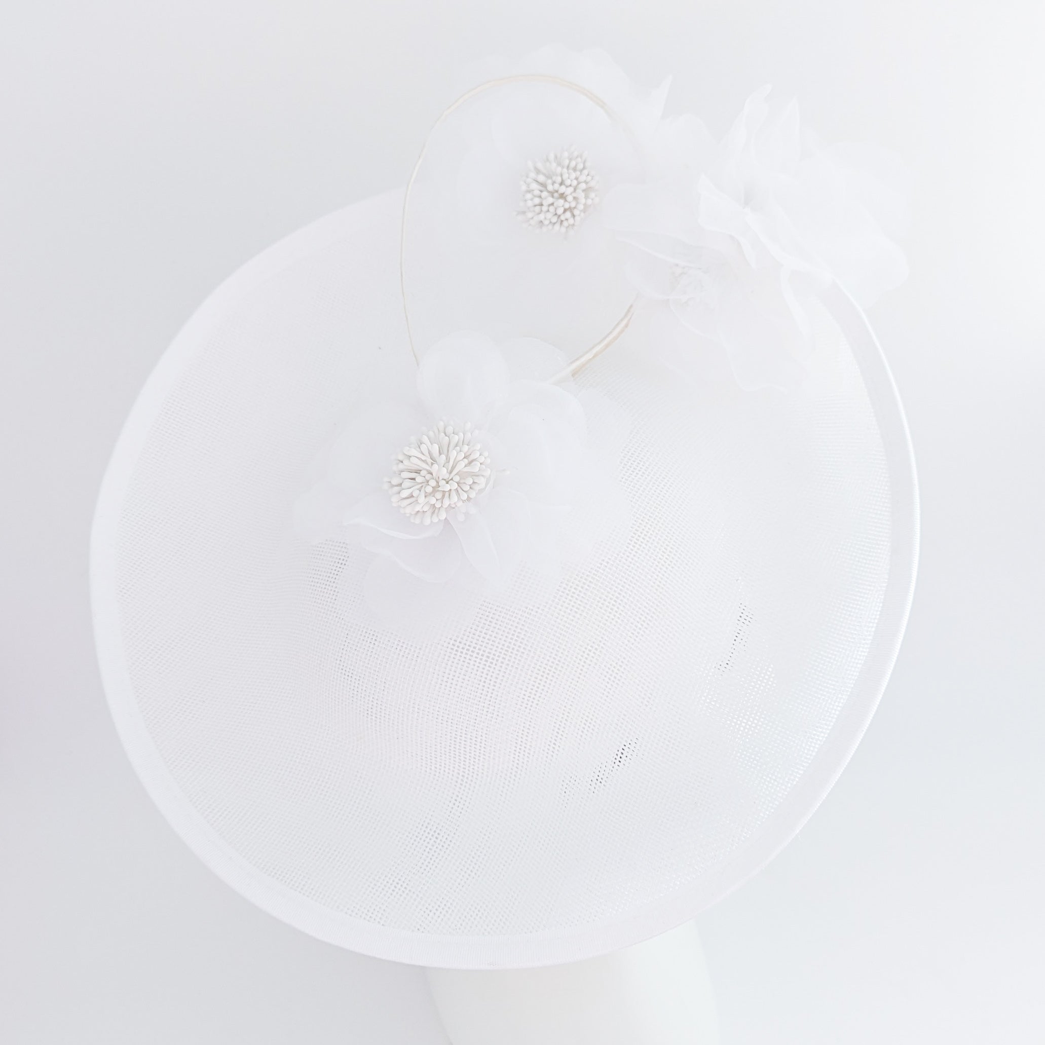 White large flower saucer disc fascinator hat White large flower saucer disc fascinator hat