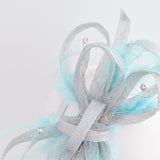 Cappello fascinator di piume di cristallo blu fiordaliso Cappello fascinator di piume di cristallo blu fiordaliso