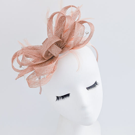 Cappello fascinator con piume di cristallo rosa cipria