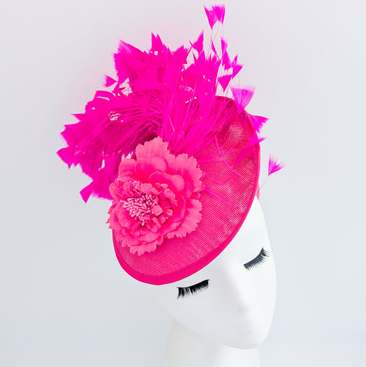 Cappello fascinator disco piattino con piume di fiori rosa cipria