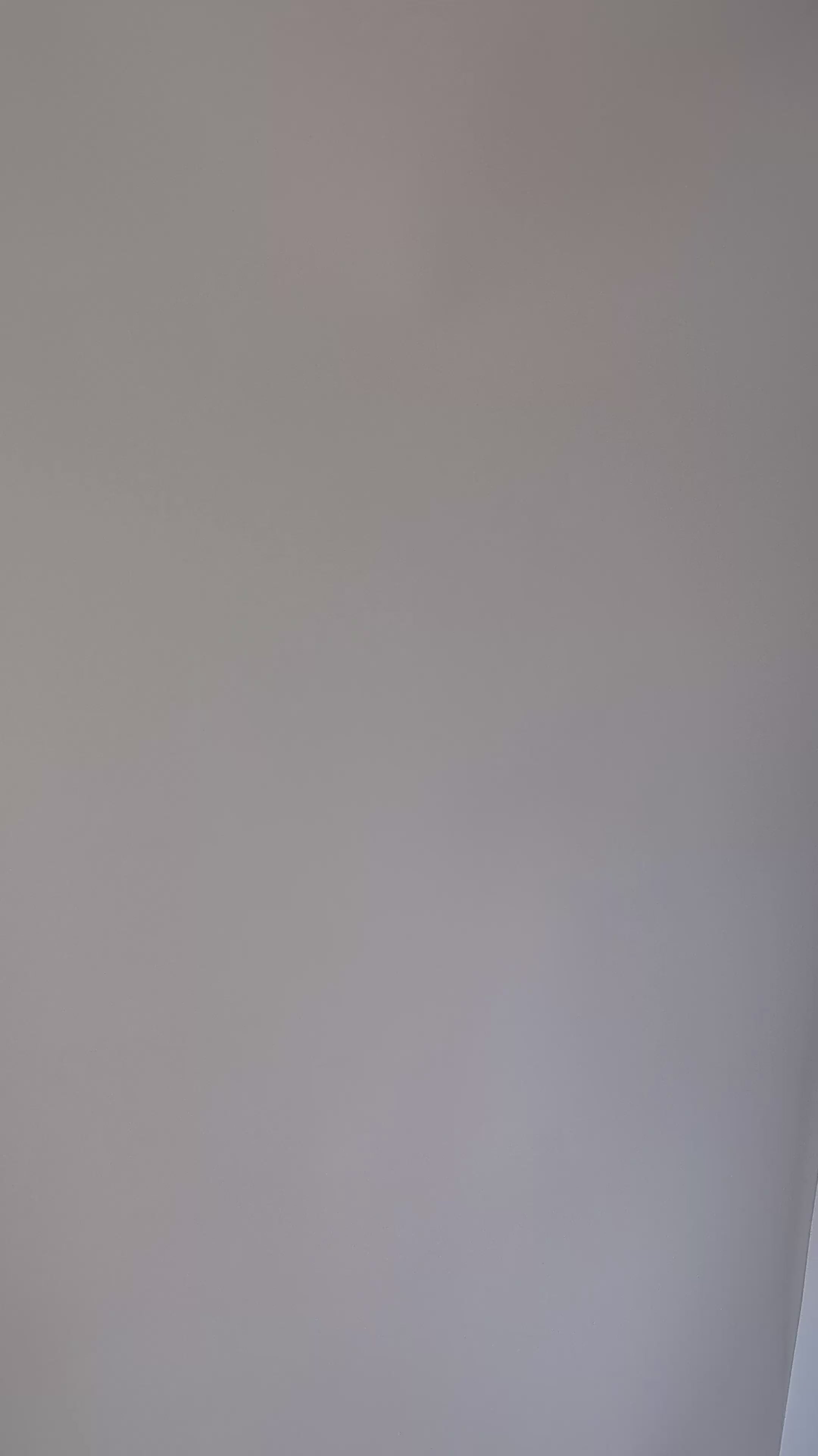 Cappello a fascinator di grandi fiori di paglia intrecciata color pesca pallido Cappello a fascinator di grandi fiori di paglia intrecciata color pesca pallido