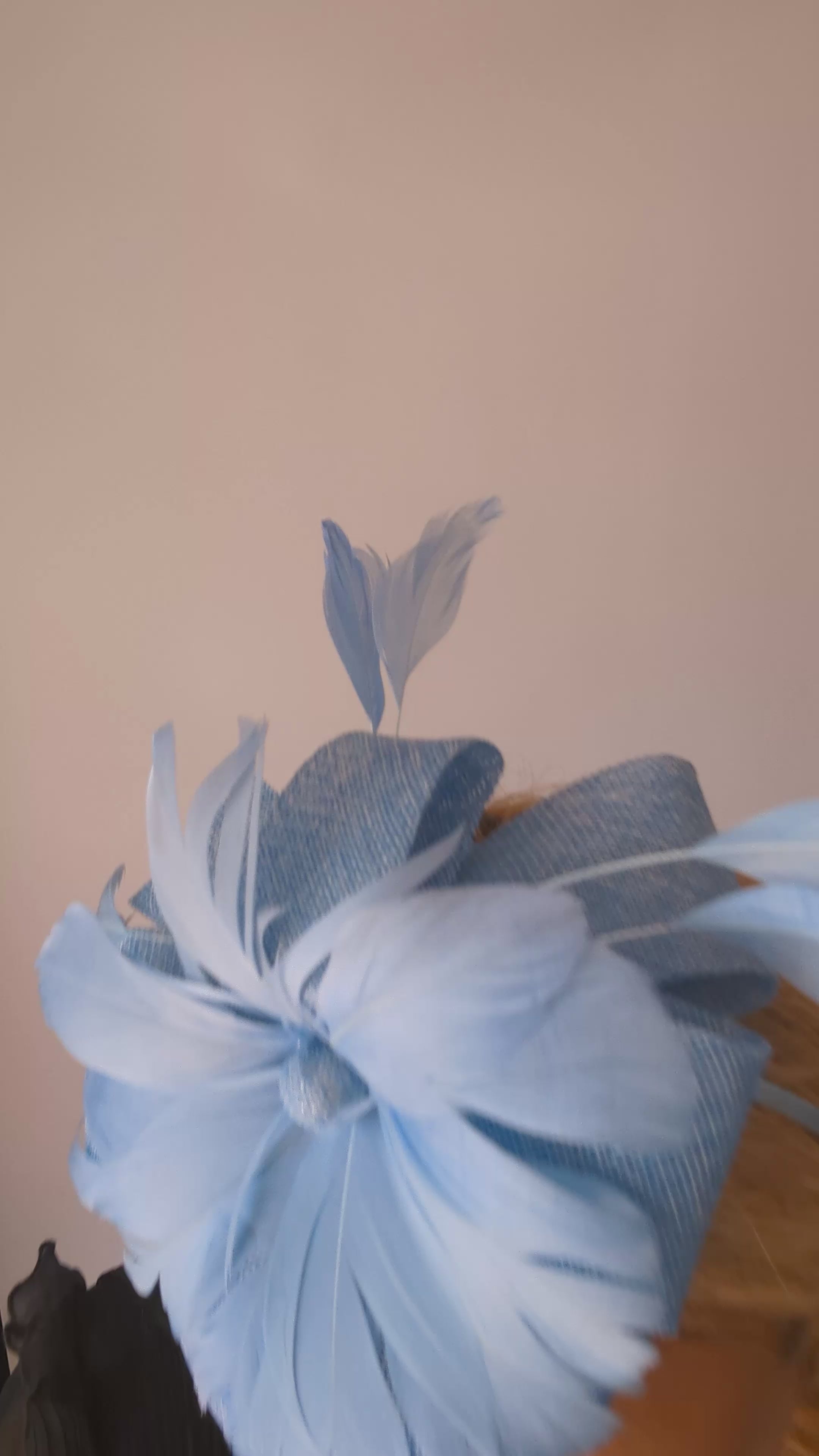 Light cornflower blue feather fascinator hat Light cornflower blue feather fascinator hat