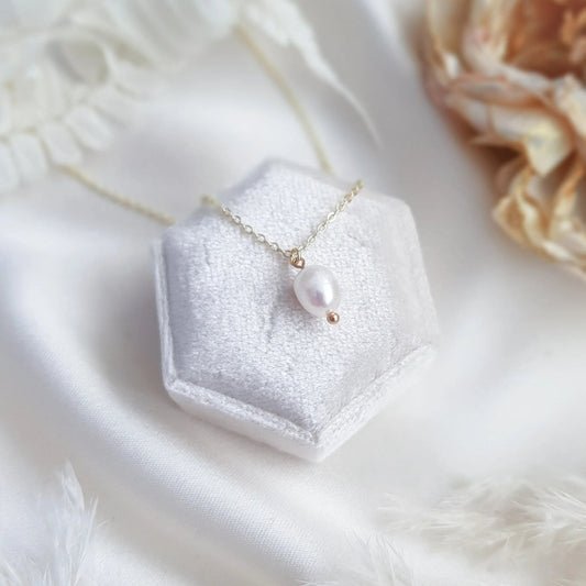 Baroque pearl bridal necklace, Dainty wedding necklace, Gold minimalist elegant necklace, Freshwater pearl wedding jewellery - House of Hats