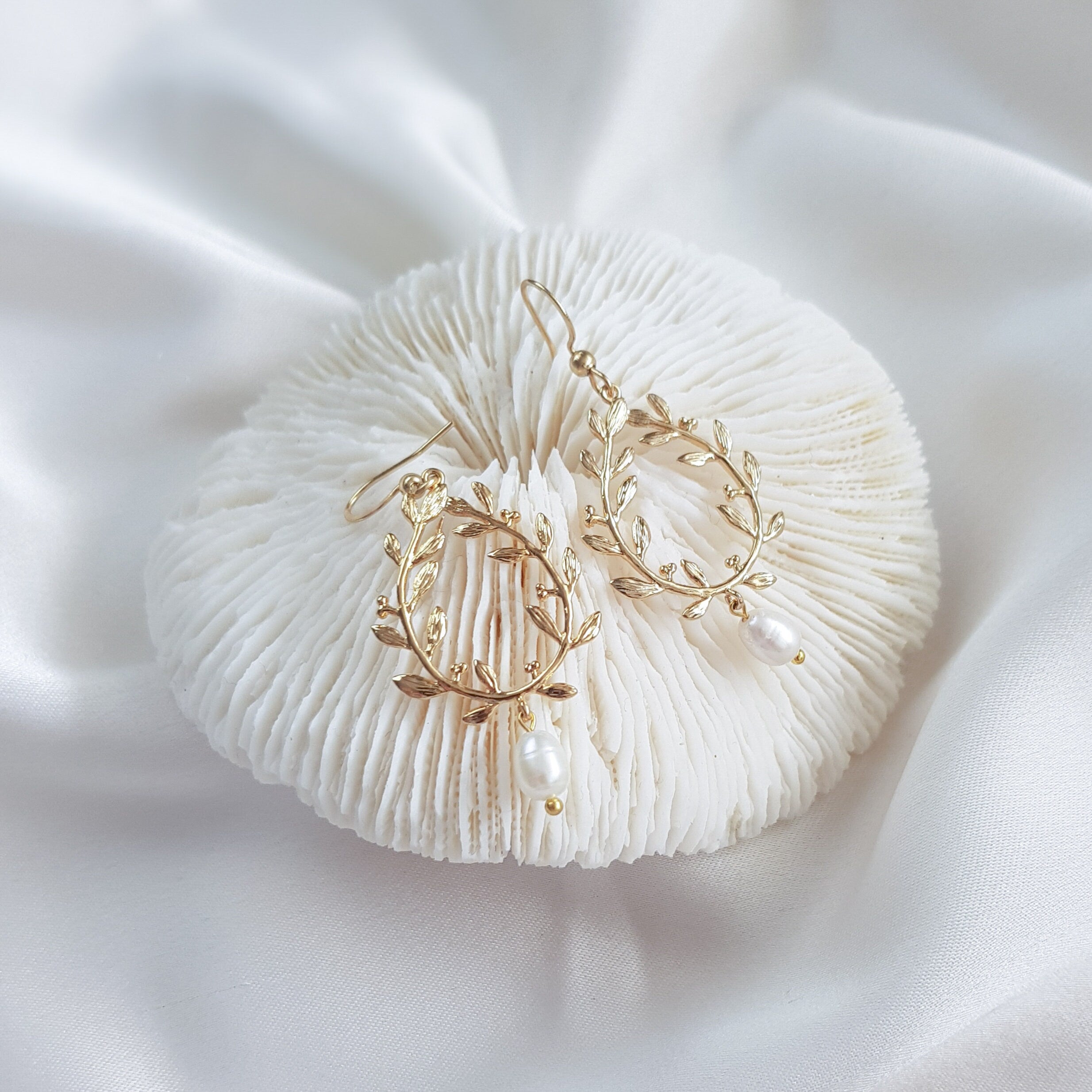 Gold pearl boho bridal earrings, Wedding earrings for brides, Statement wedding earrings, Freshwater pearl wedding jewellery, Drop earrings Gold pearl boho bridal earrings, Wedding earrings for brides, Statement wedding earrings, Freshwater pearl wedding jewellery, Drop earrings