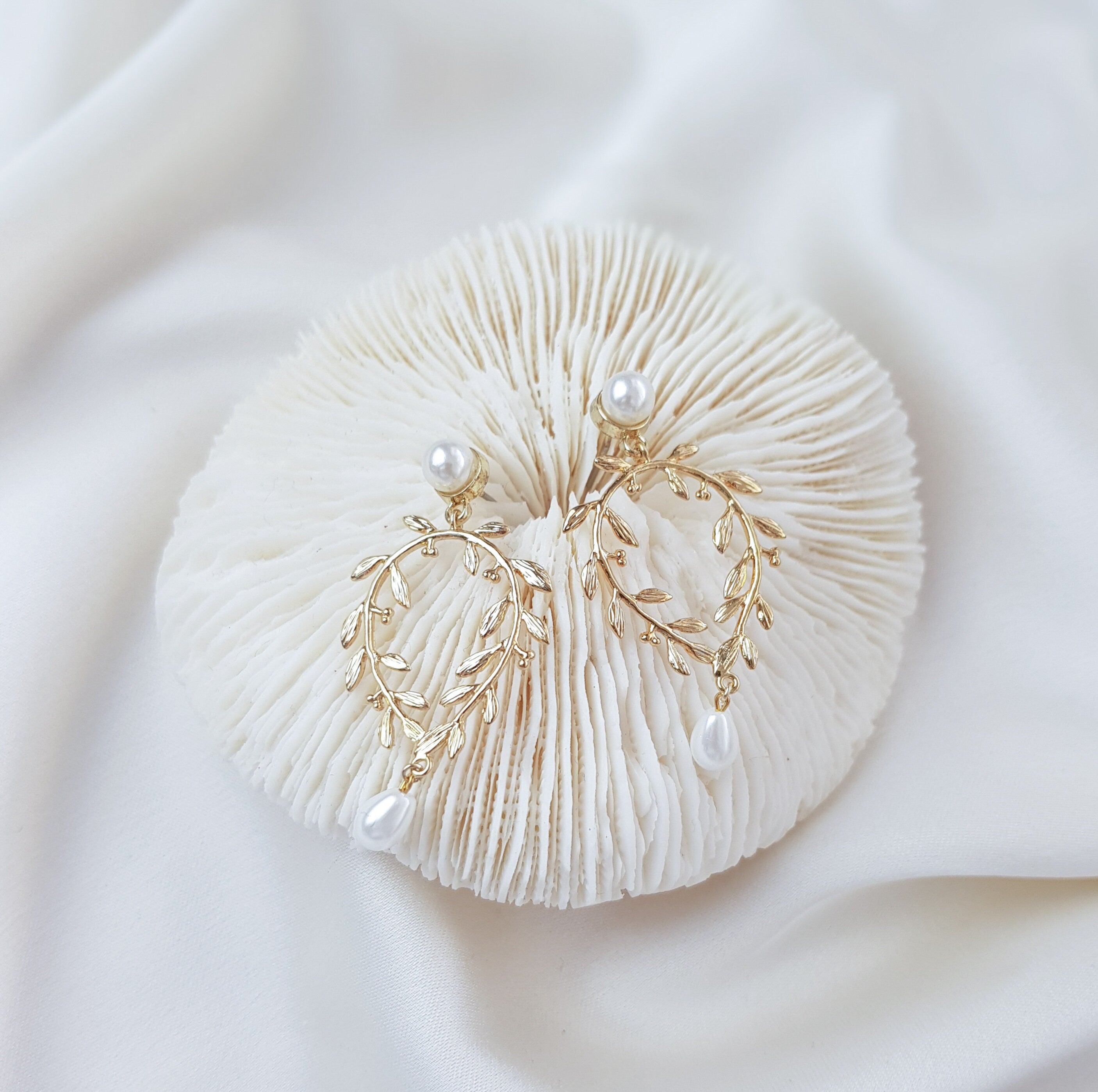 Gold pearl boho bridal earrings, Wedding earrings for brides, Statement wedding earrings,  Pearl wedding jewellery, Drop earrings Gold pearl boho bridal earrings, Wedding earrings for brides, Statement wedding earrings,  Pearl wedding jewellery, Drop earrings